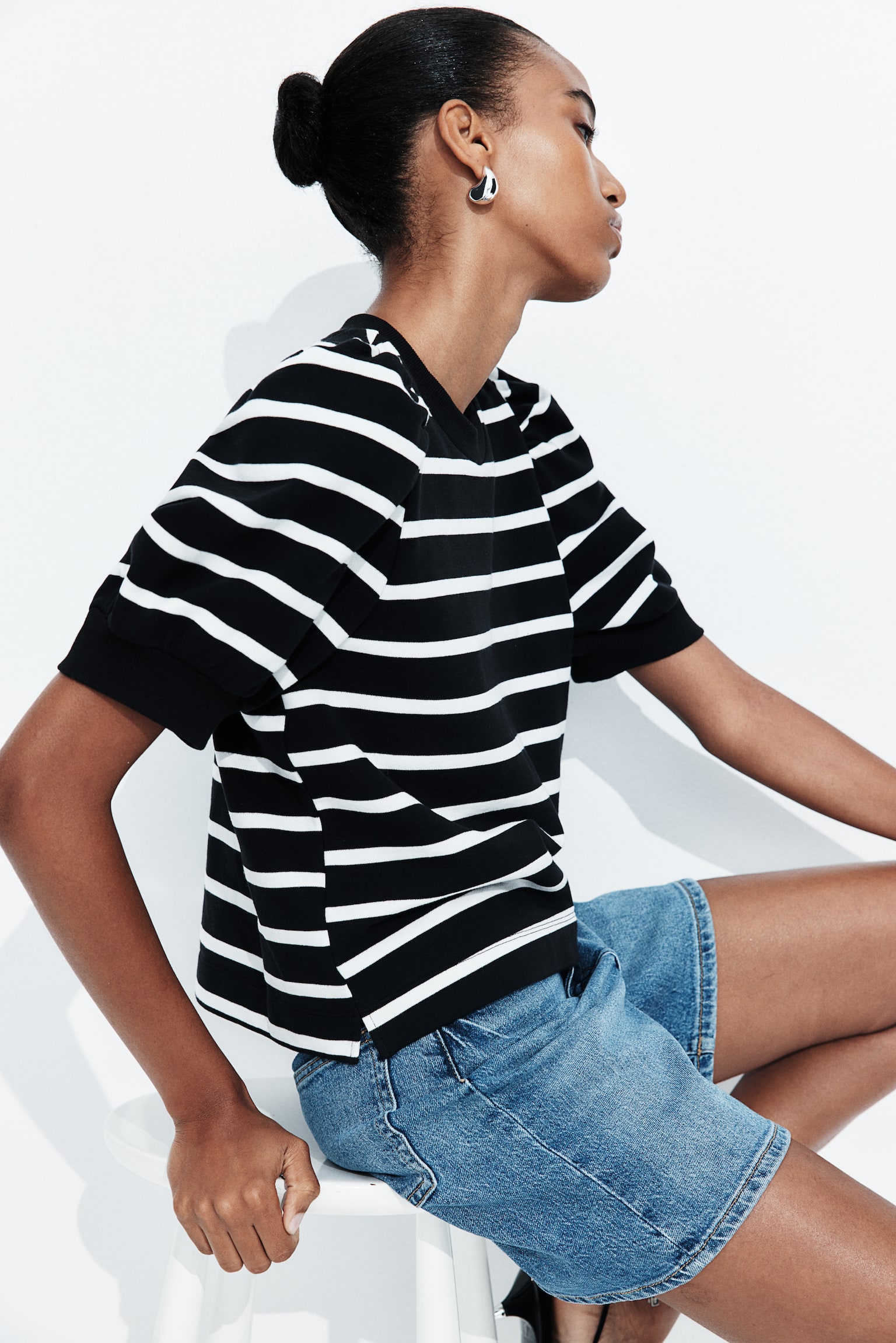 Puff-sleeved top - Black/White striped/Black/White striped/Beige/Light blue/White/Burgundy - 9