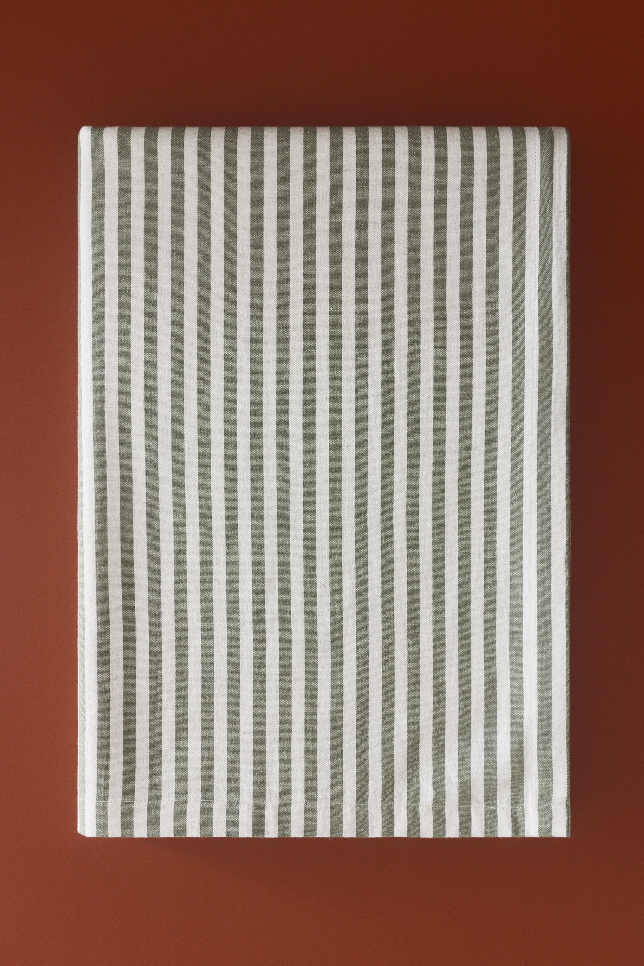 拡大画像を表示: リネンブレンドテーブルクロス - カーキグリーン／ストライプ - Home All | H&M JP 1