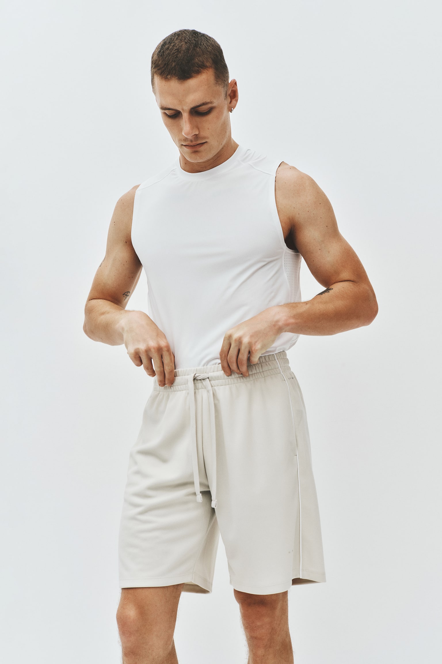Мужские шорты H&M Move Regular-Fit Sports with DryMove™, цвет: Натуральный белый — фото 3