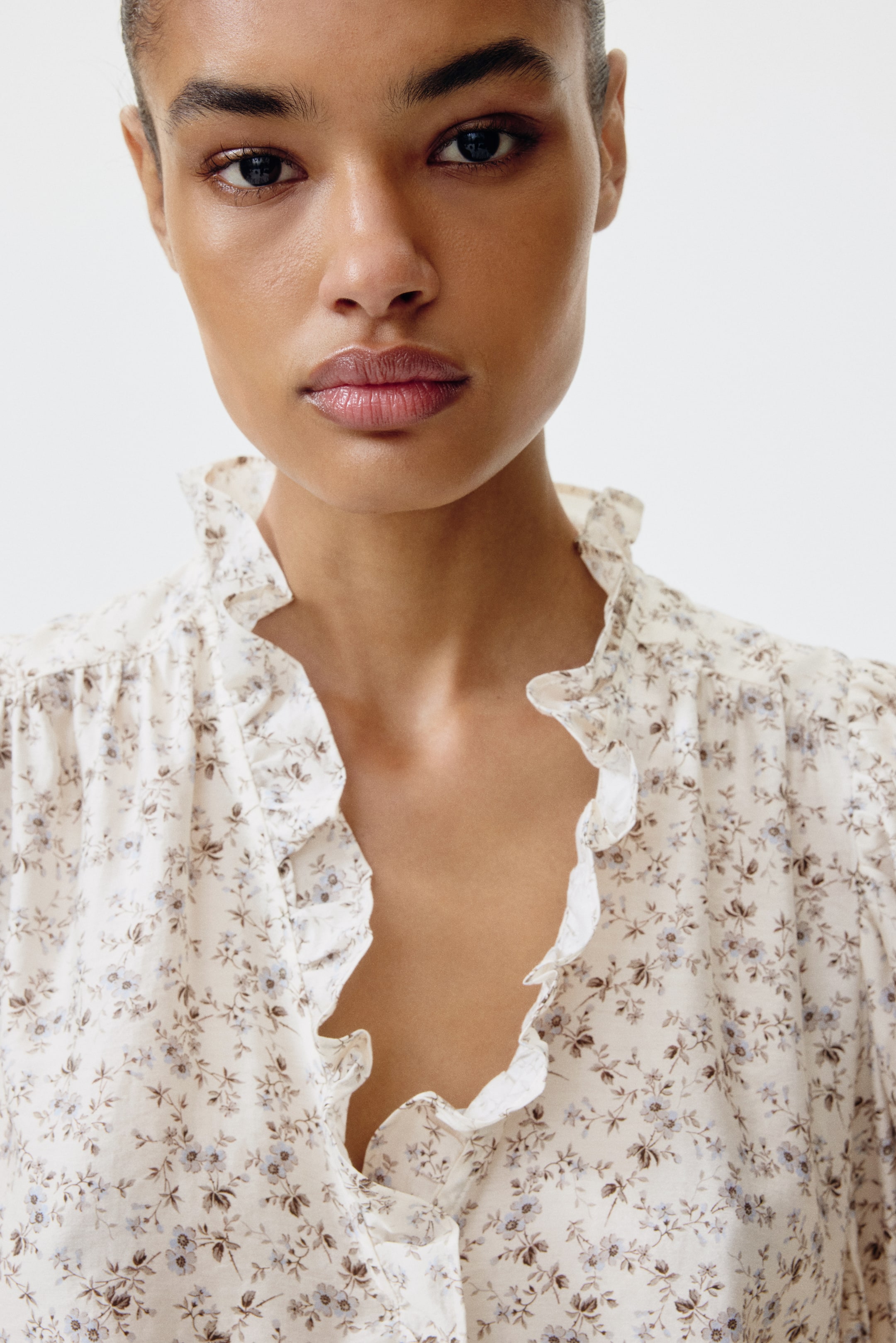 Женские блузки H&M Ruffled Puff-Sleeved Blouse — фото 5