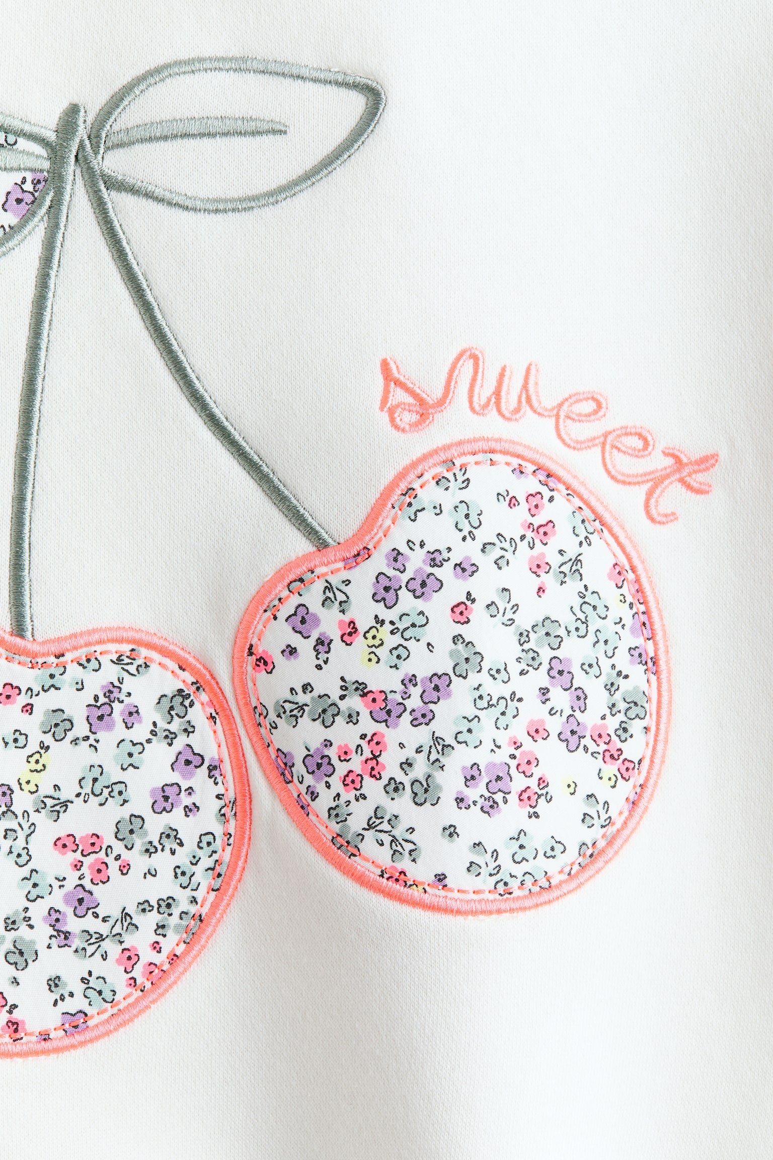 Sweatshirt with Motif - White/cherries - 2