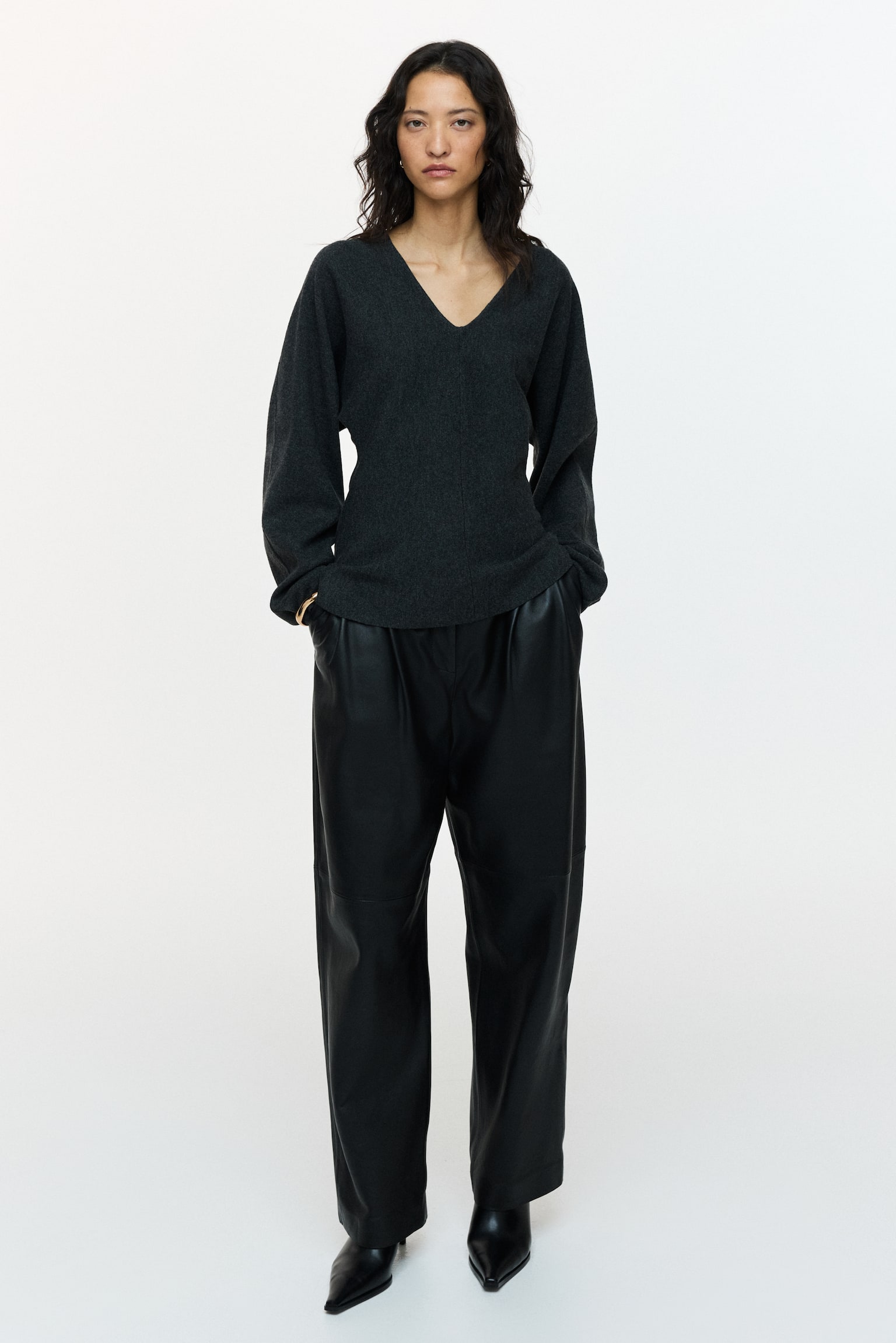 חולצת סריג עם צווארון וי - אפור כהה/בז' בהיר - 4