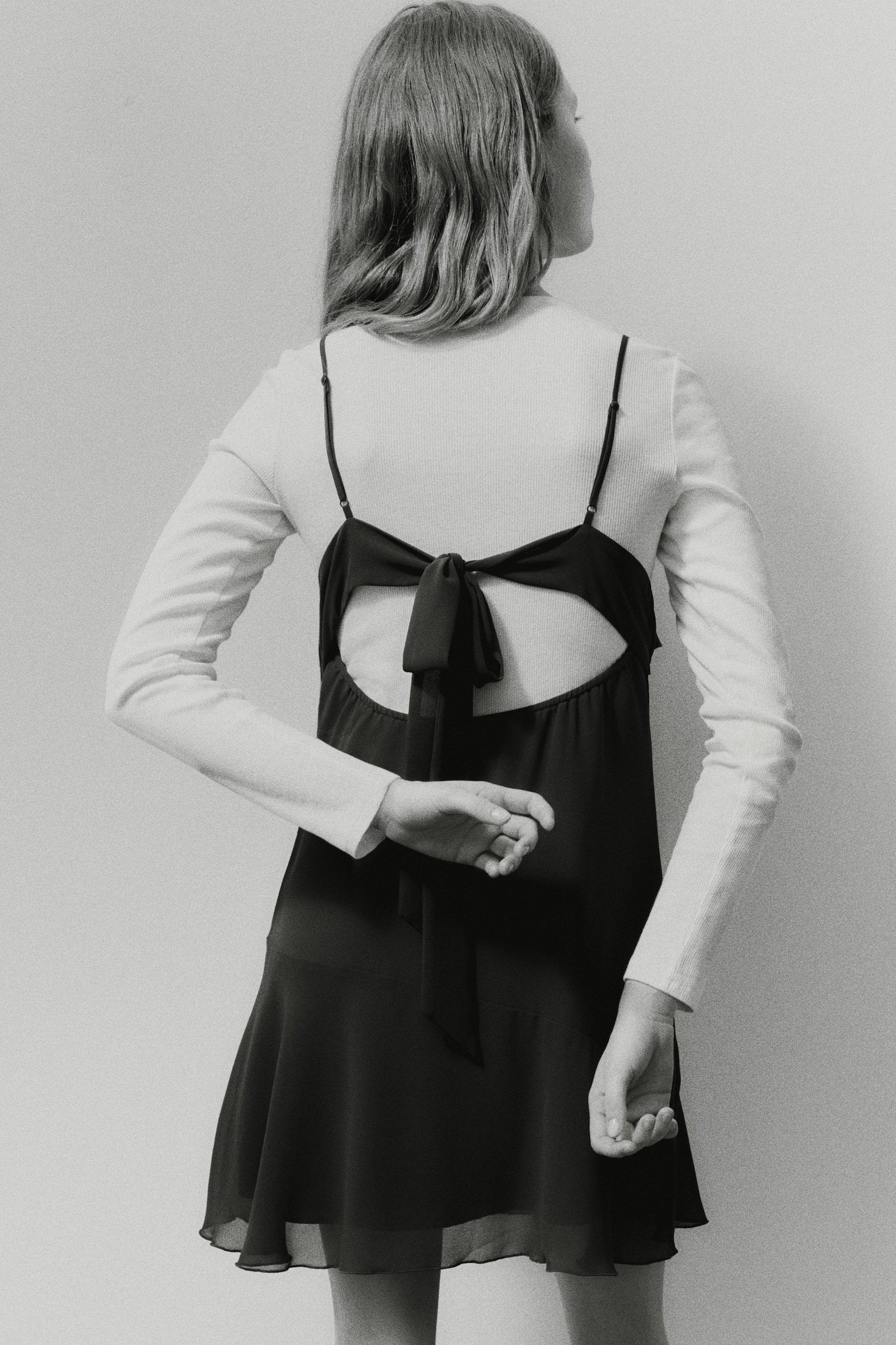 Женское платье H&M Tie-Back Slip, цвет: Тёмный серый — фото 4
