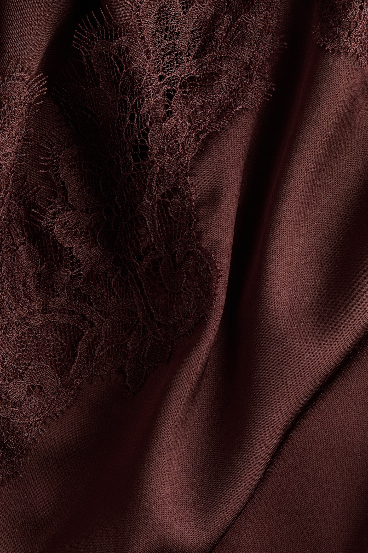 Pitsireunainen satiinipyjama - Tummanruskea - 5