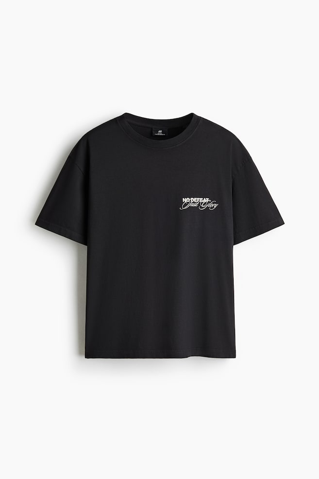 Bedrucktes T-Shirt in Loose Fit - Dunkelgrau/No Defeat/Weiss/Finca Olivetta/Weiss/Port Meridian Yacht Club/Weiss/Peak Season/Weiss/Offside Society/Hellblau/Ashbury House/Pfirsichrosa/Echo Park - 1