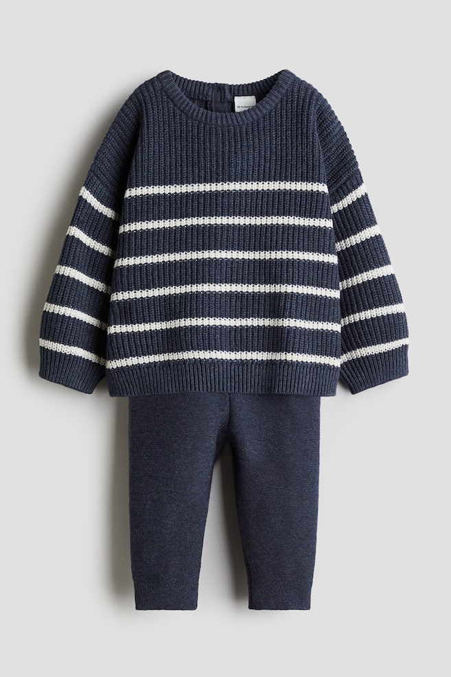 Zweiteiler aus Baumwollstrick - Marineblau/Weiß gestreift/Hellbraun/Khakigrün/Hellbeige/Türkis/Dunkelrot - 1