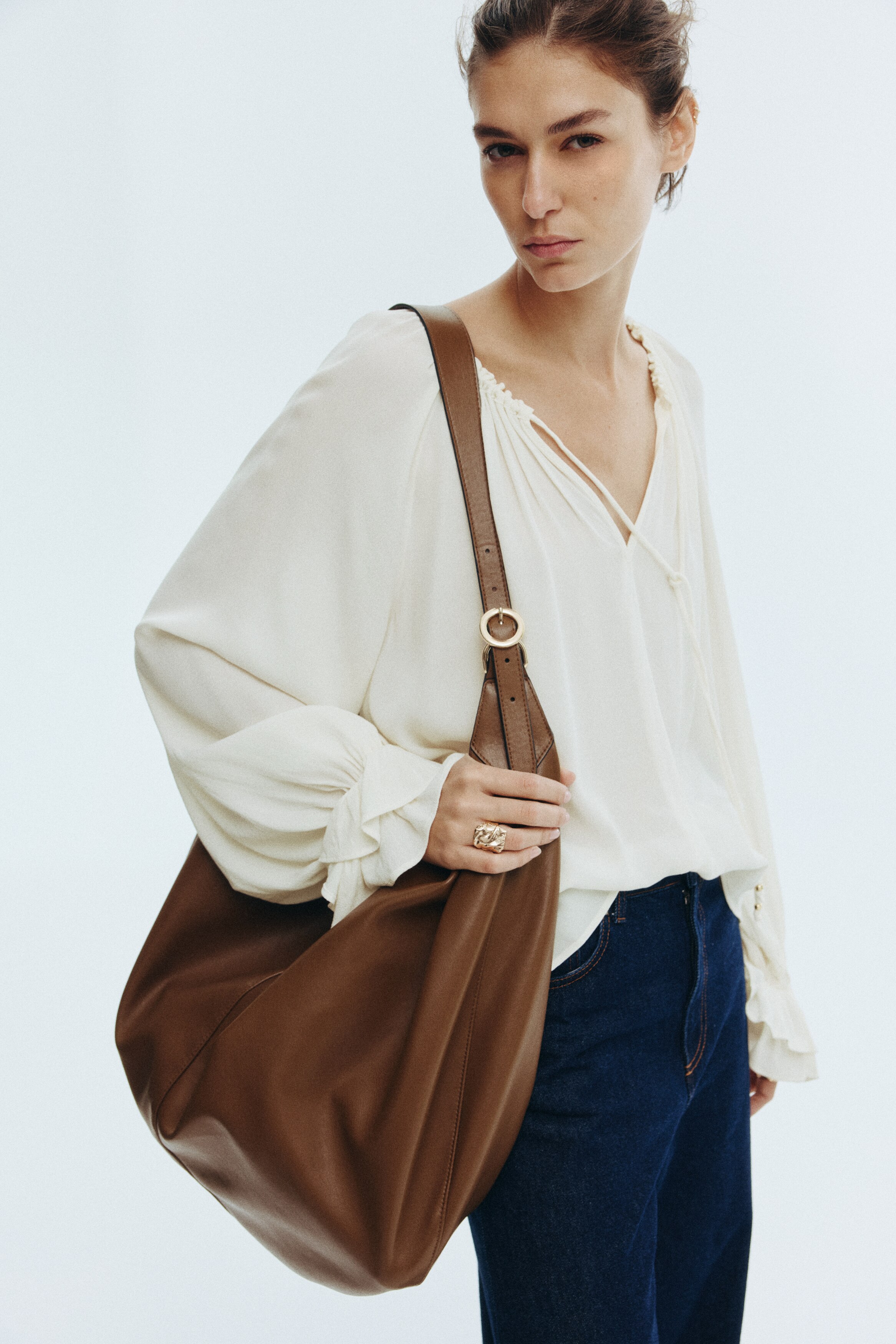 Frilled-sleeve blouse