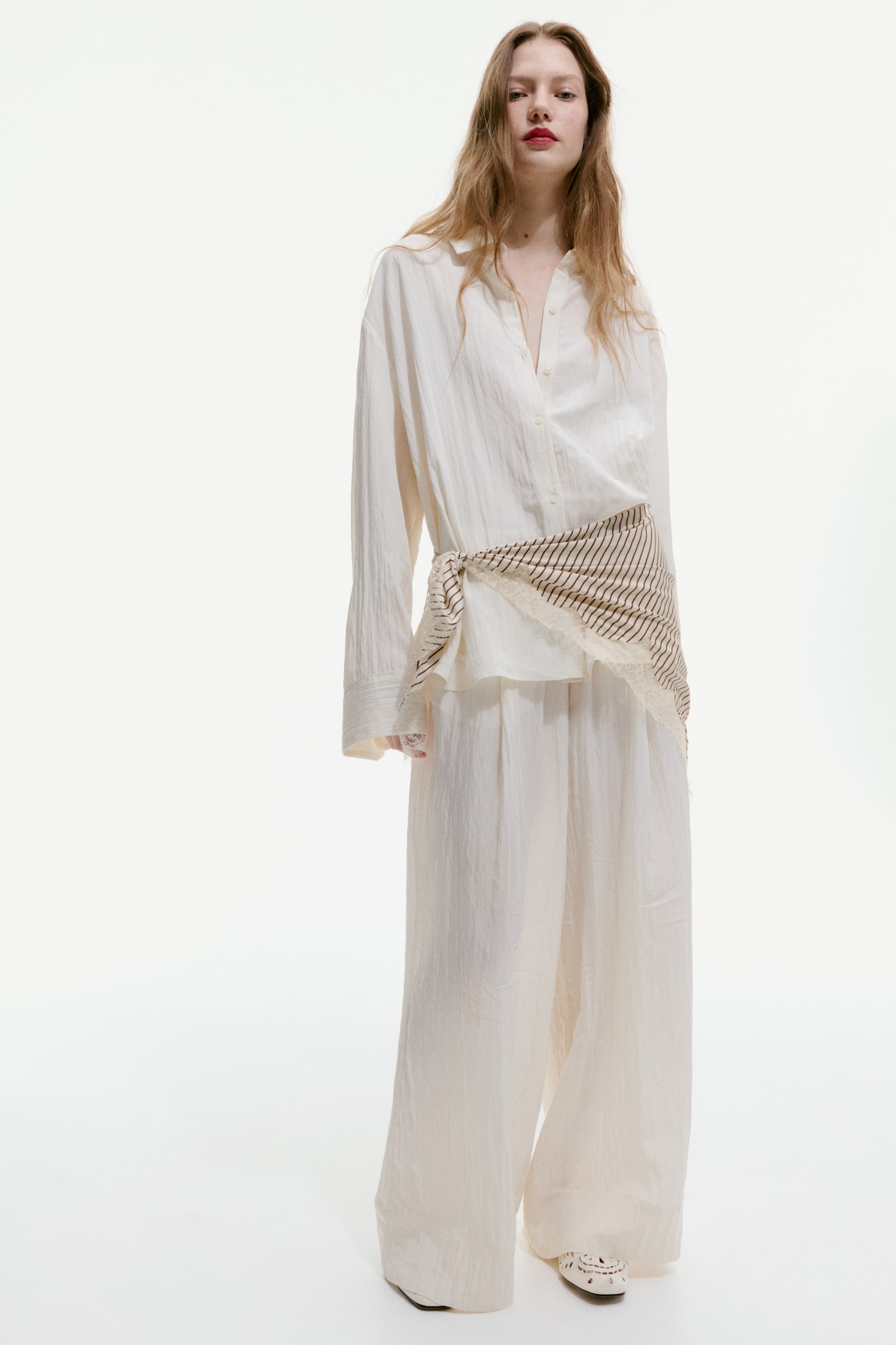 צעיף משולש עם עיטור תחרה - בז' בהיר/פסים/סגול בהיר - 3