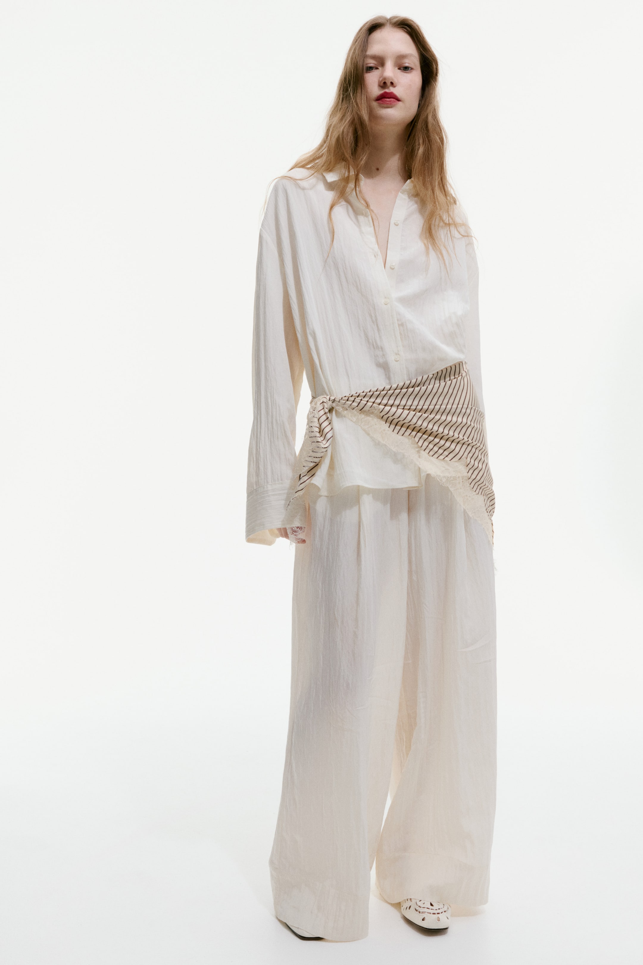 Lace-trimmed triangle scarf - Light beige/Striped - Ladies | H&M GB