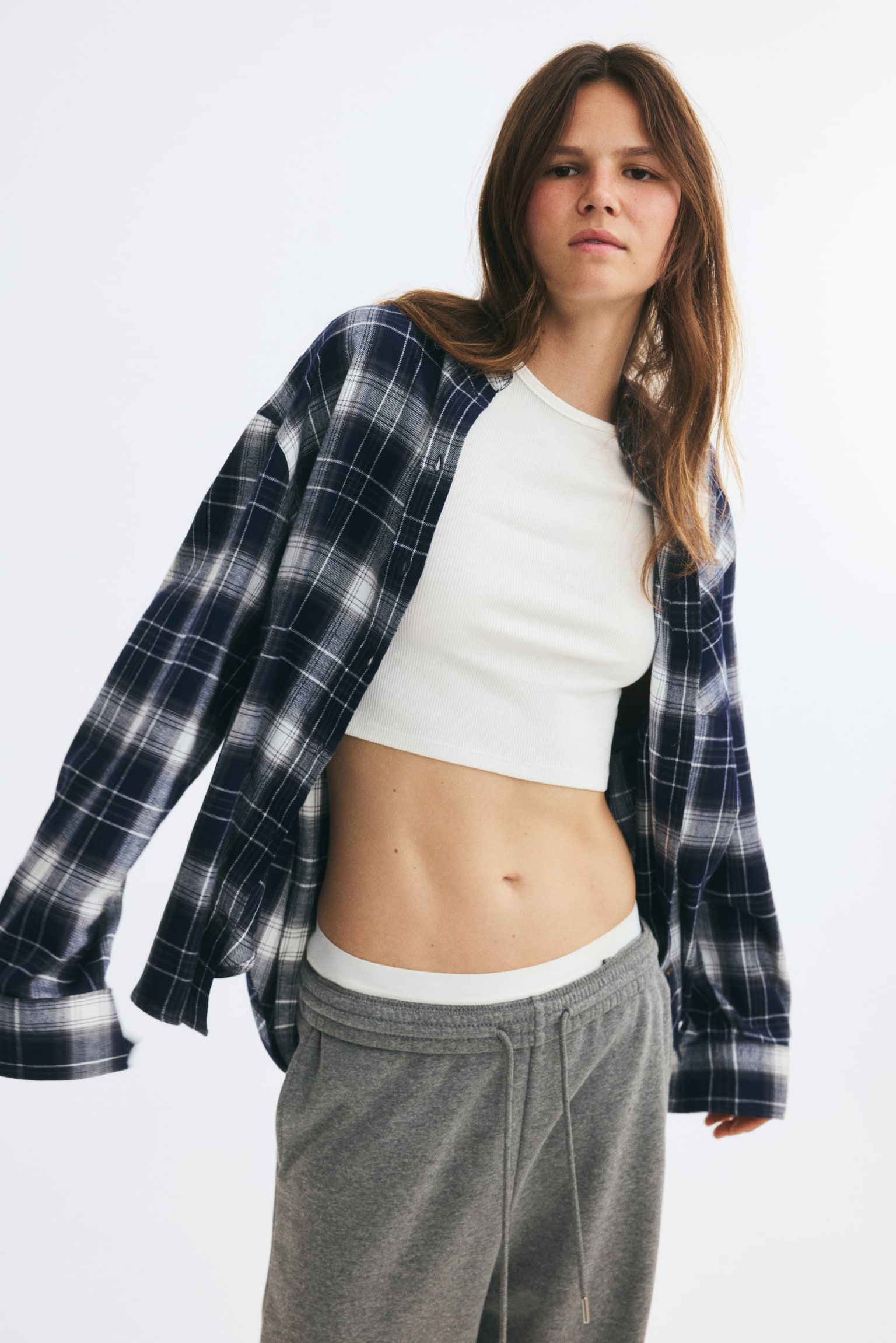 Женская рубашка H&M Oversized Flannel, цвет: Тёмный синий / Клетчатый — фото 3