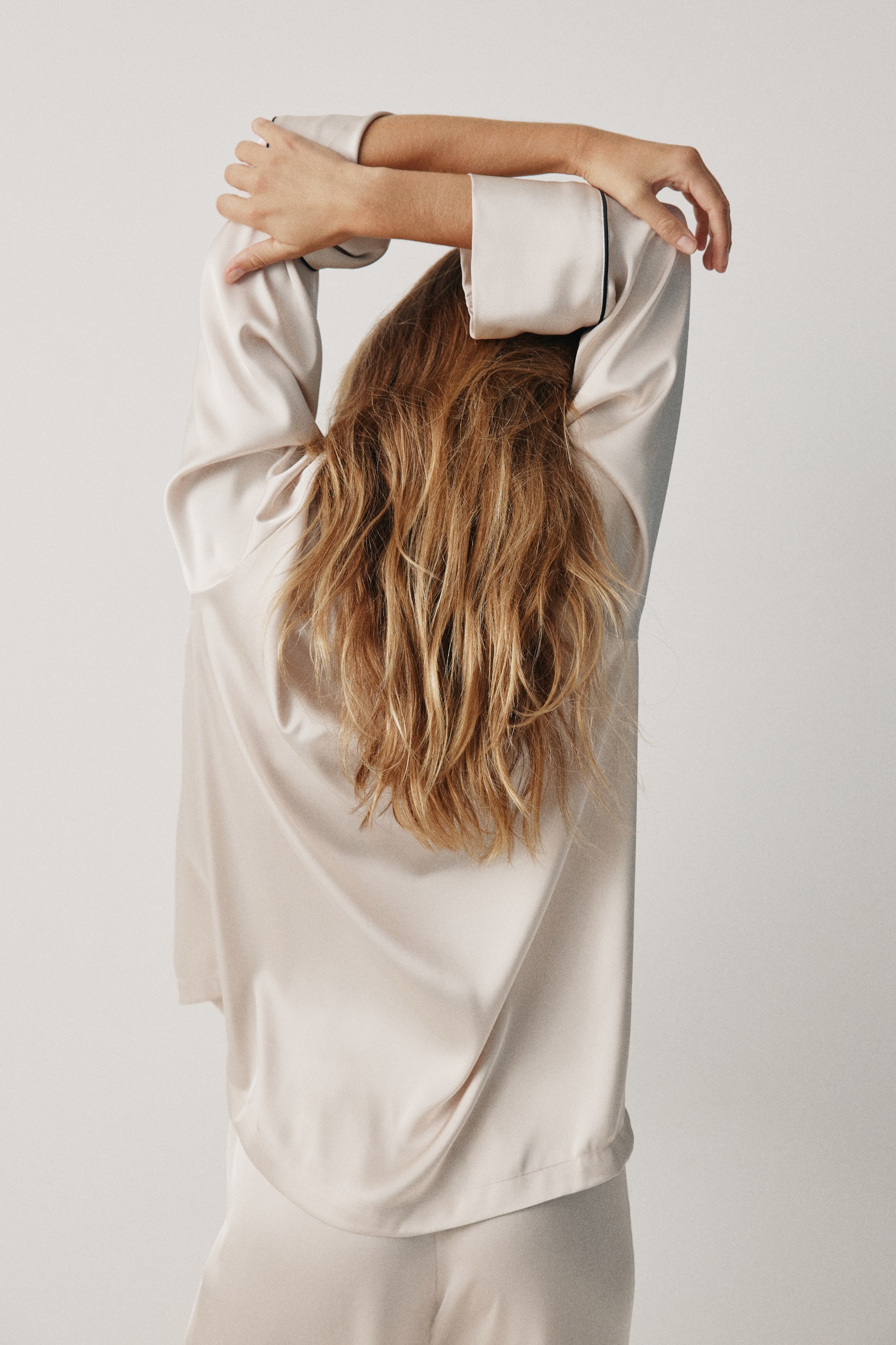 Ingrandisci l'immagine: Set da regalo con pigiama in satin - Beige chiaro - DONNA | H&M CH 5