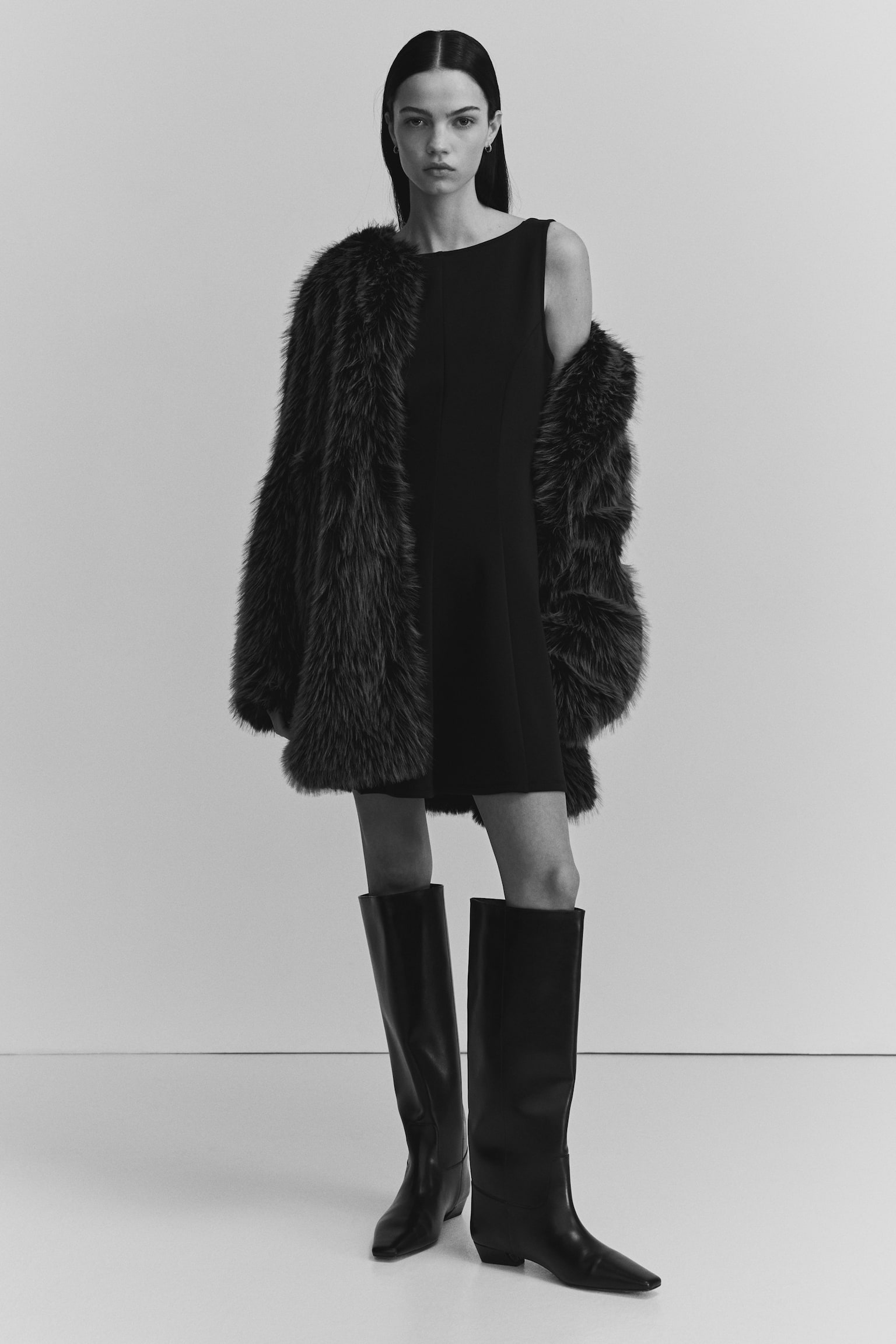 Low-back jersey dress - Black - 1