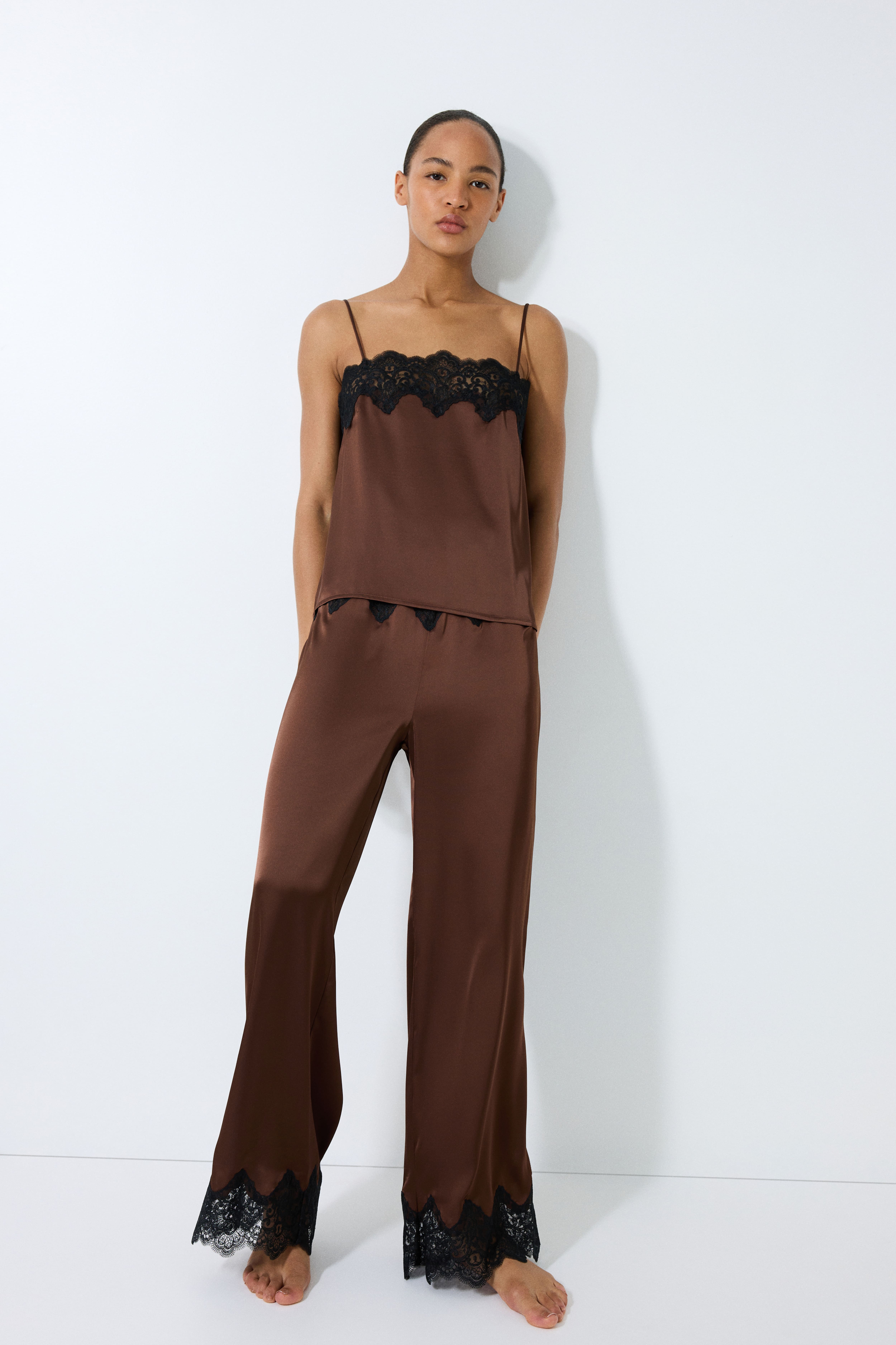 Haut de pyjama en satin avec dentelle