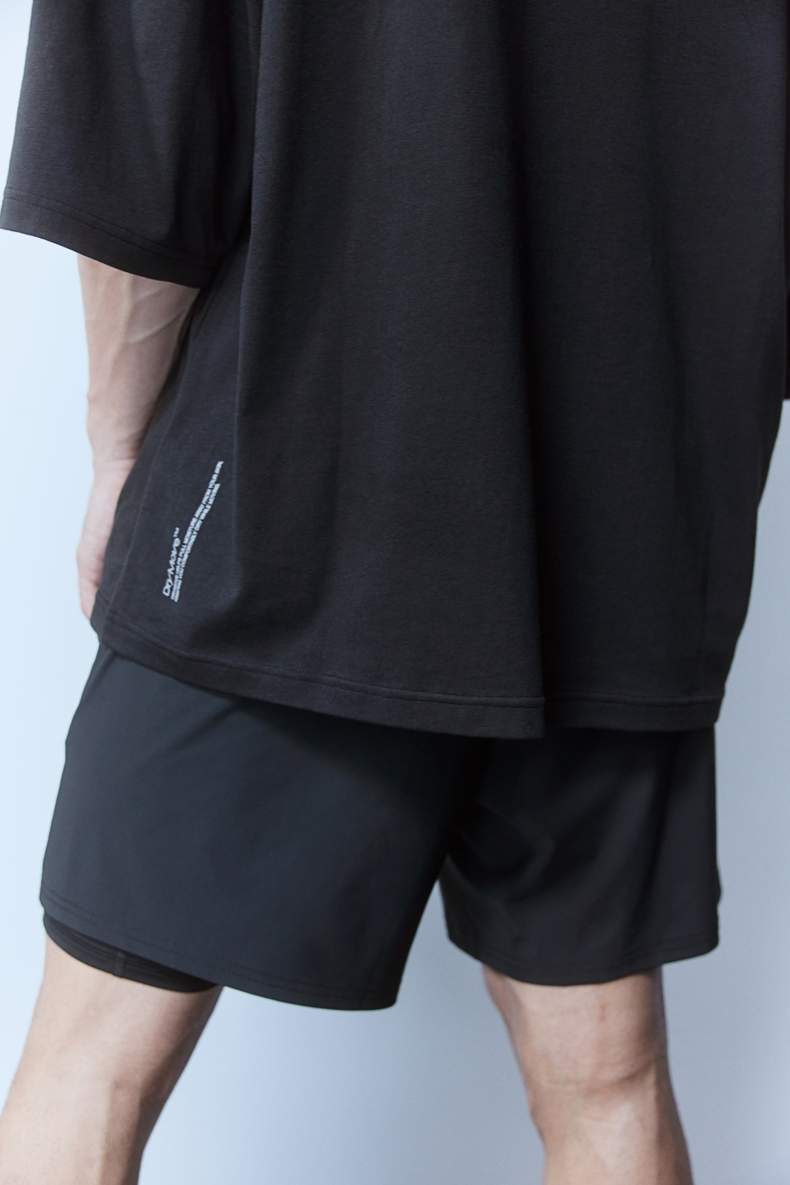 Oversized Fit Sports top in DryMove™ - Black/Light beige/Natural Power - 9