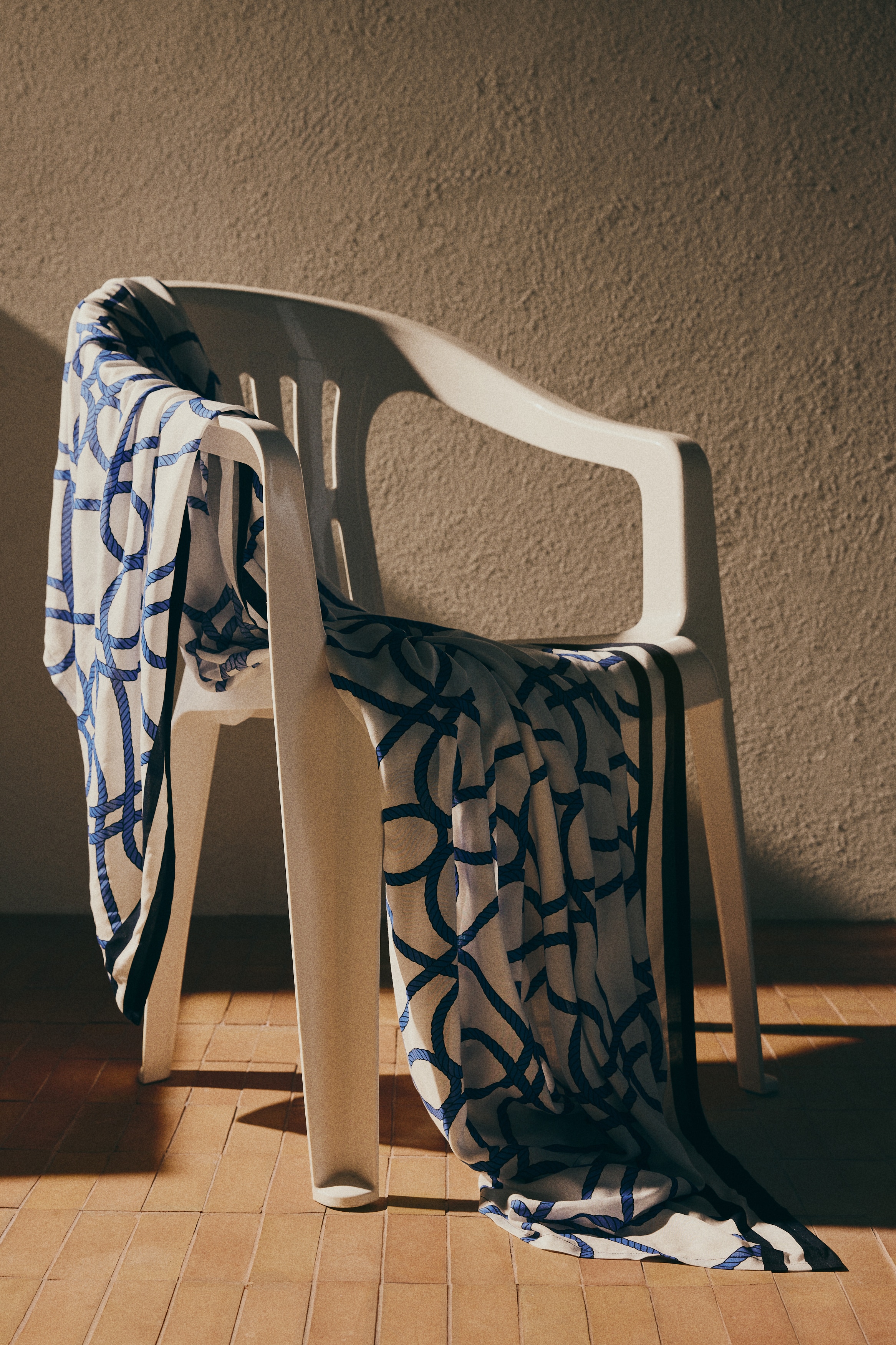 Printed Beach Sarong - White/blue patterned