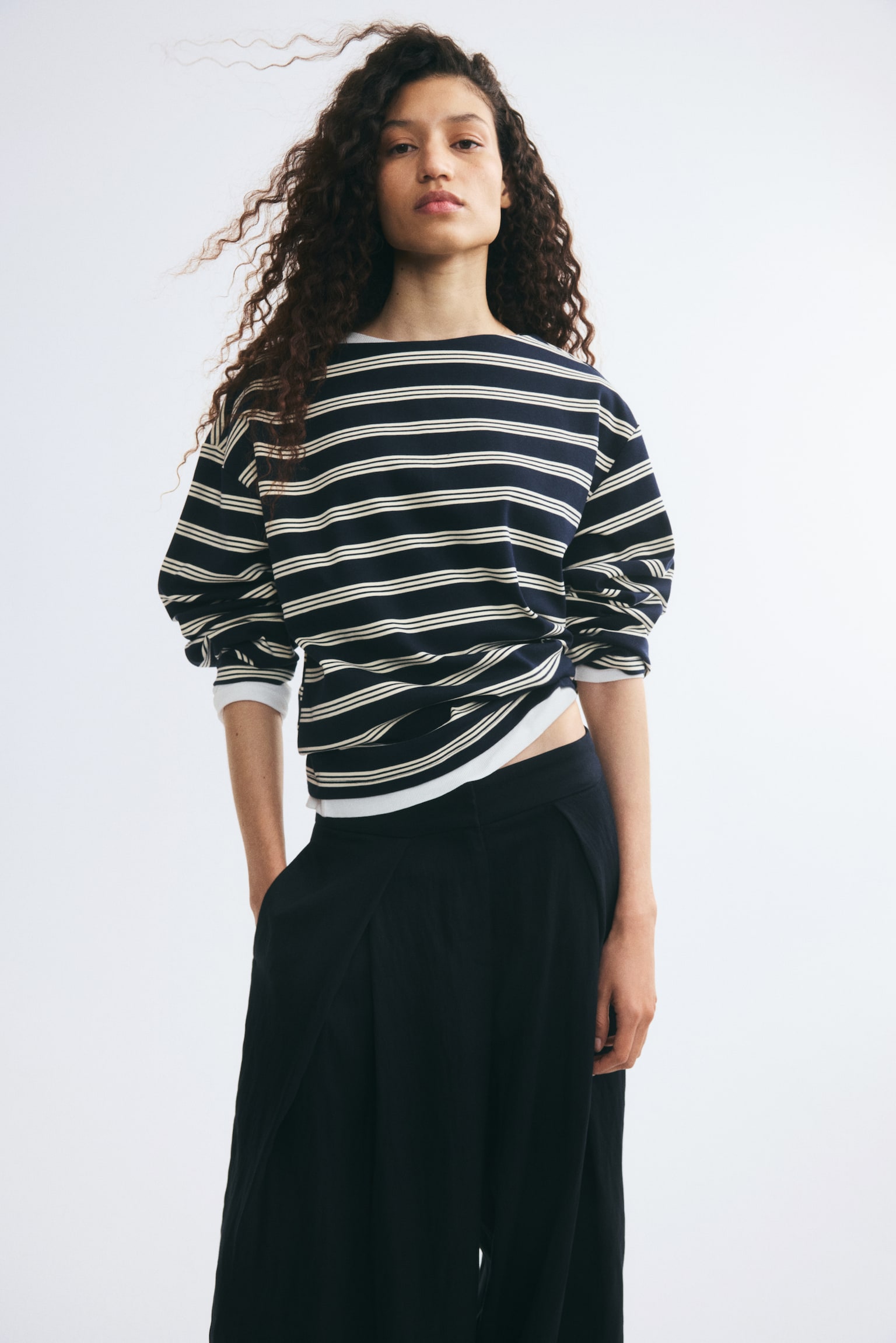 Женский топ H&M Long-Sleeved Boat-Neck Top, цвет: Тёмно-синий / Белый полосатый — фото 4