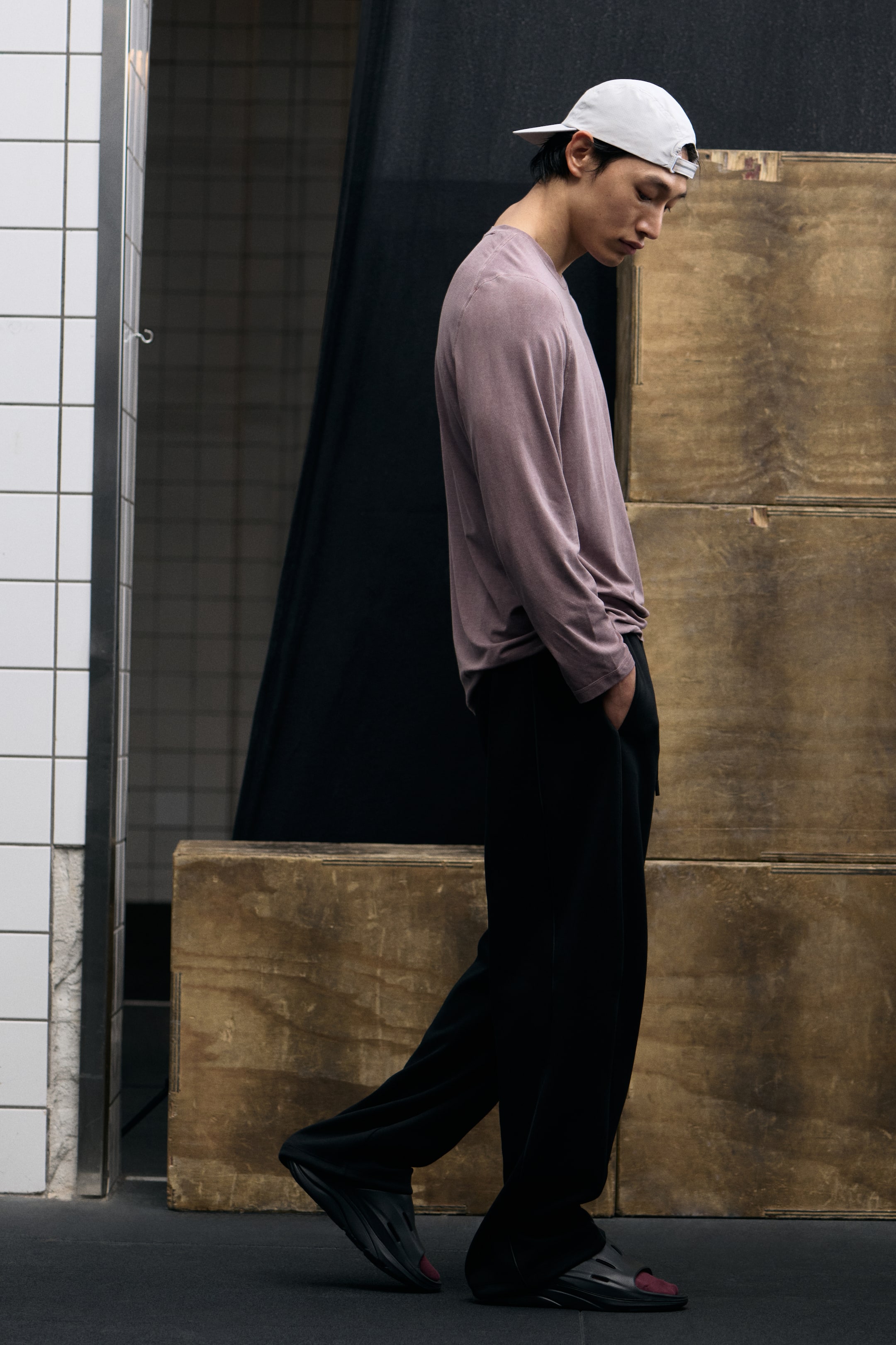 View larger image: Regular Fit Long-sleeve sports top with DryMove™ - Dusty purple - Men | H&M IN 3