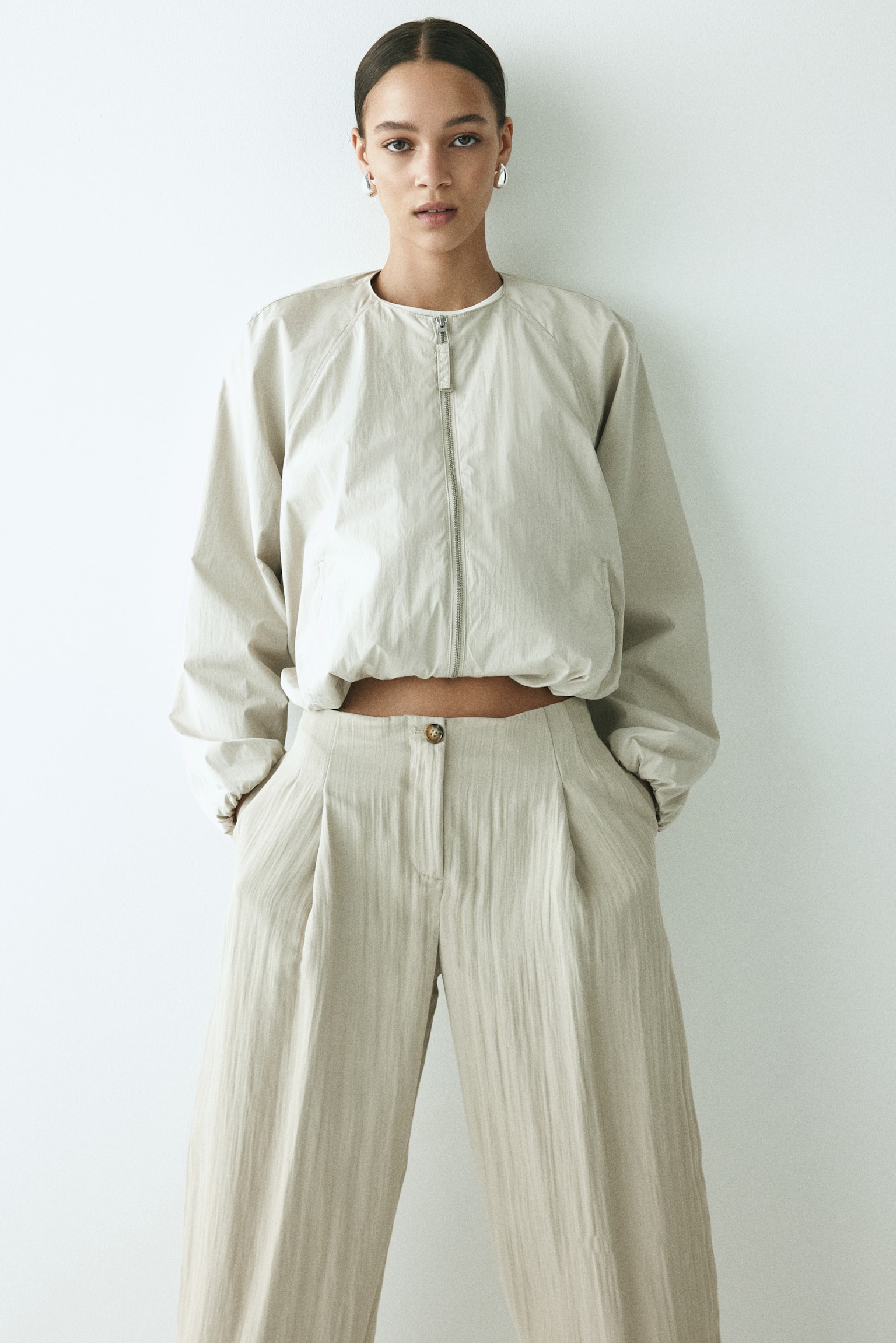 Crinkled barrel-leg trousers - Light beige/Dark grey - 3