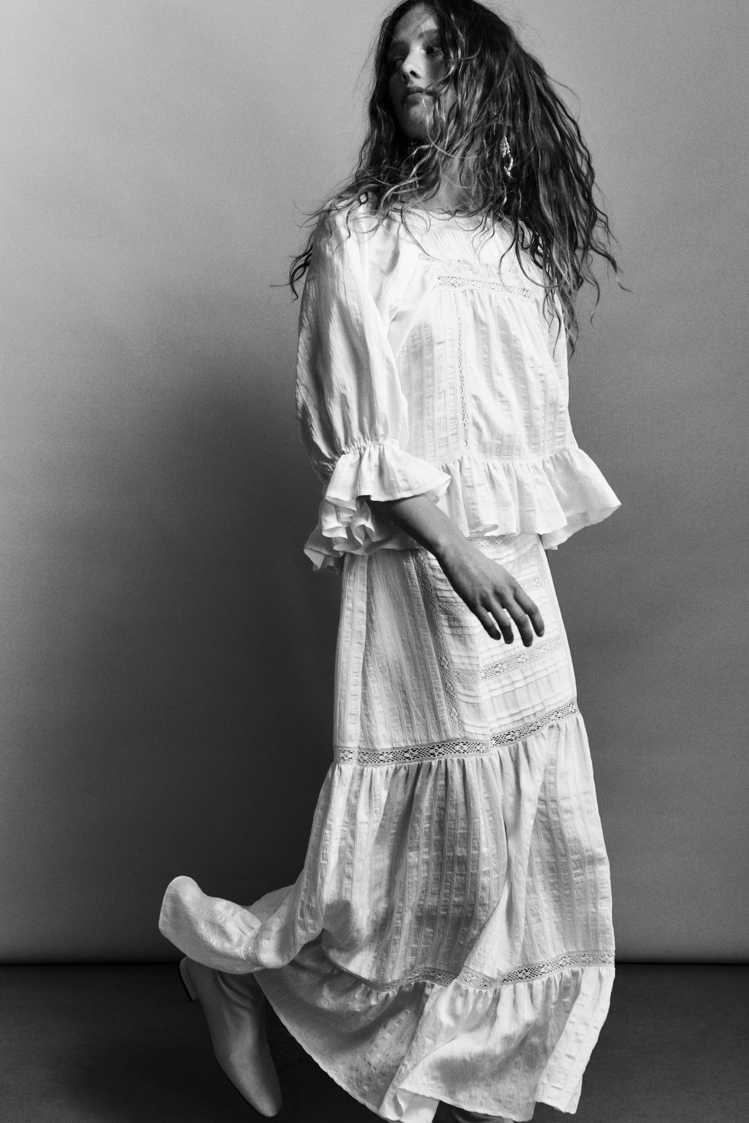 Puff-sleeved blouse - White/Black - 4