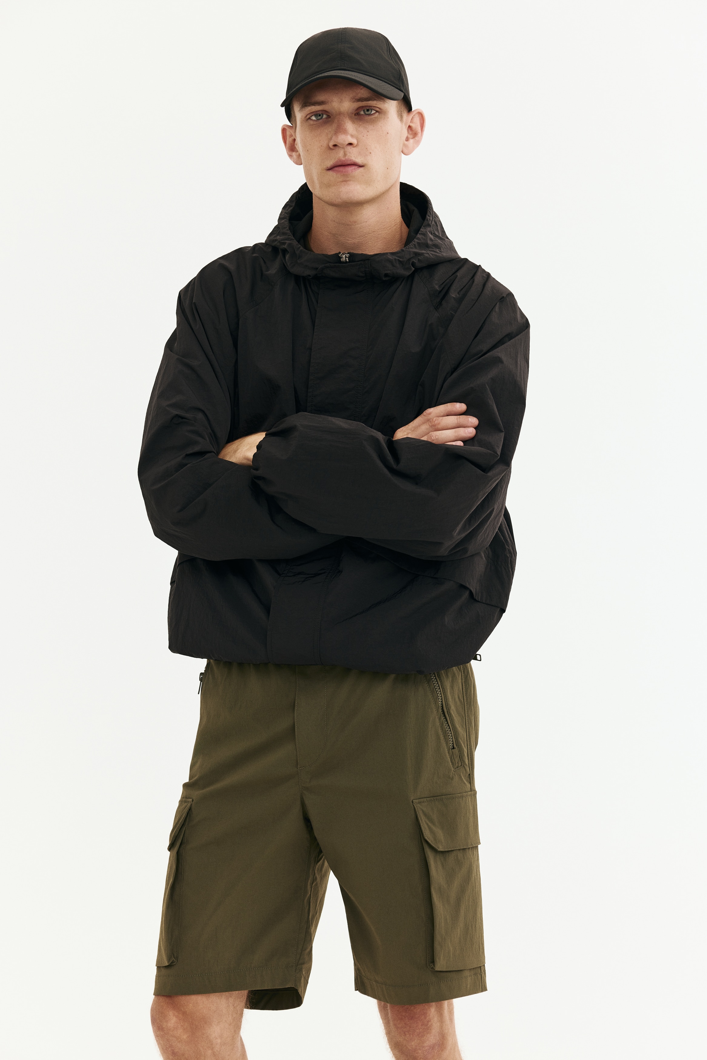 Quần short túi hộp vải nylon Regular Fit - Màu xanh lá/Màu xám