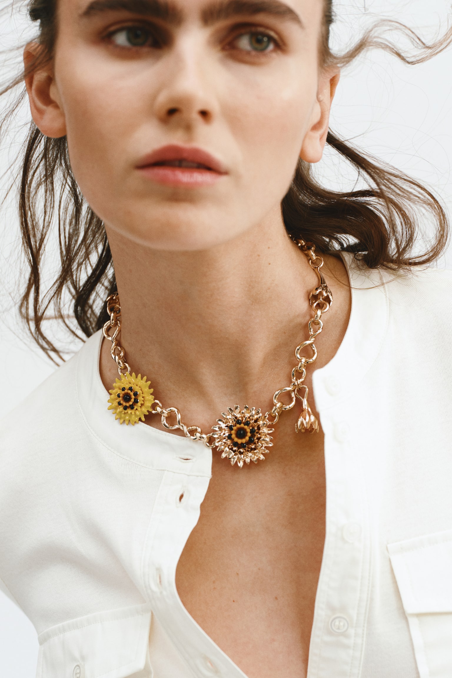 Short charm necklace - Gold-coloured/Yellow - 1