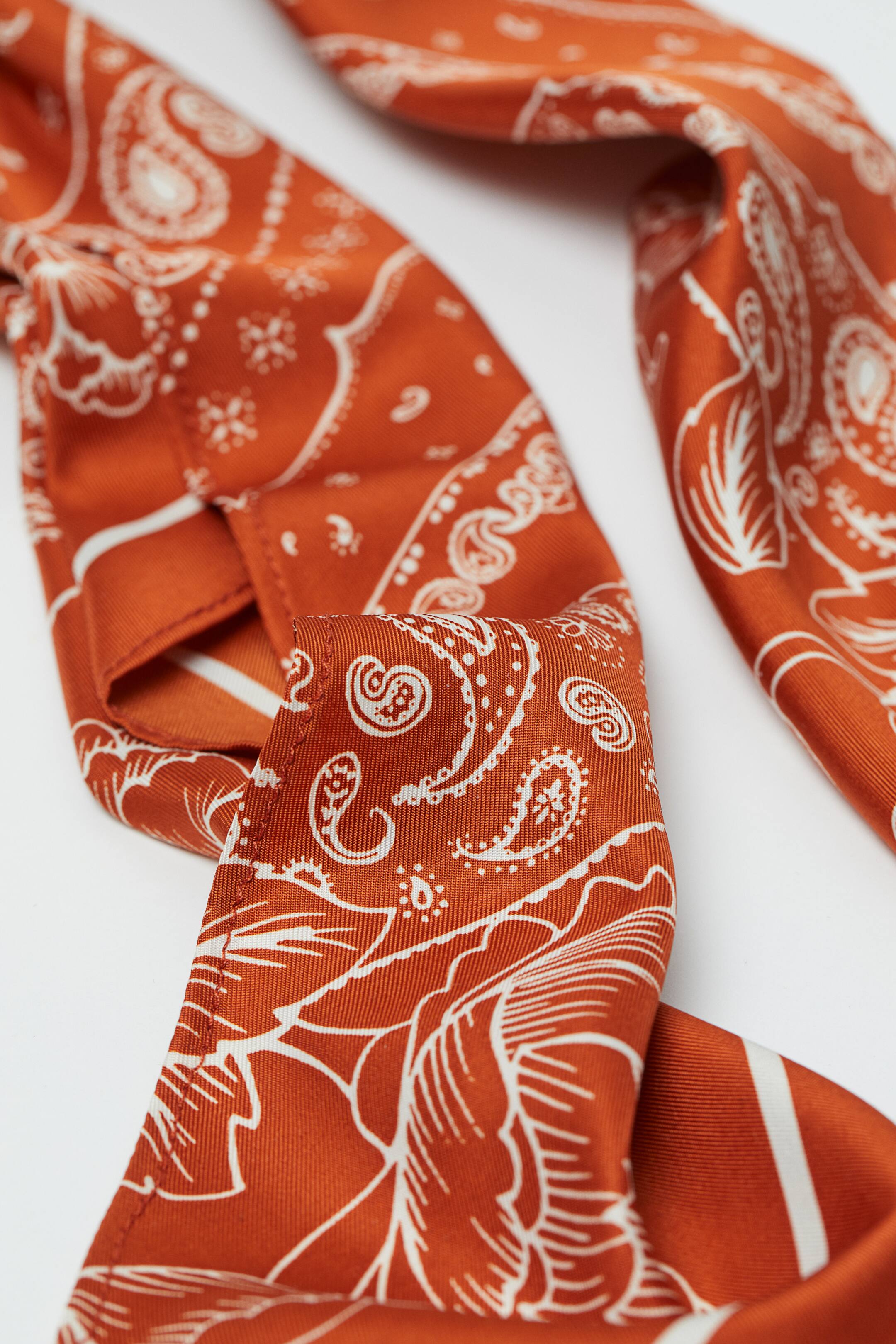 Nagyobb kép megtekintése: Kendős hajgumi - Sötét narancssárga/törökmintás - NŐI | H&M HU 2