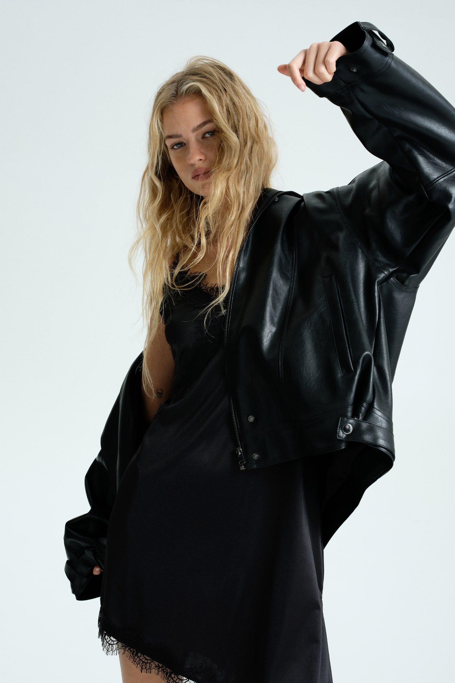 Slip in-kjole i jersey med blondebånd - Sort/Creme - 5