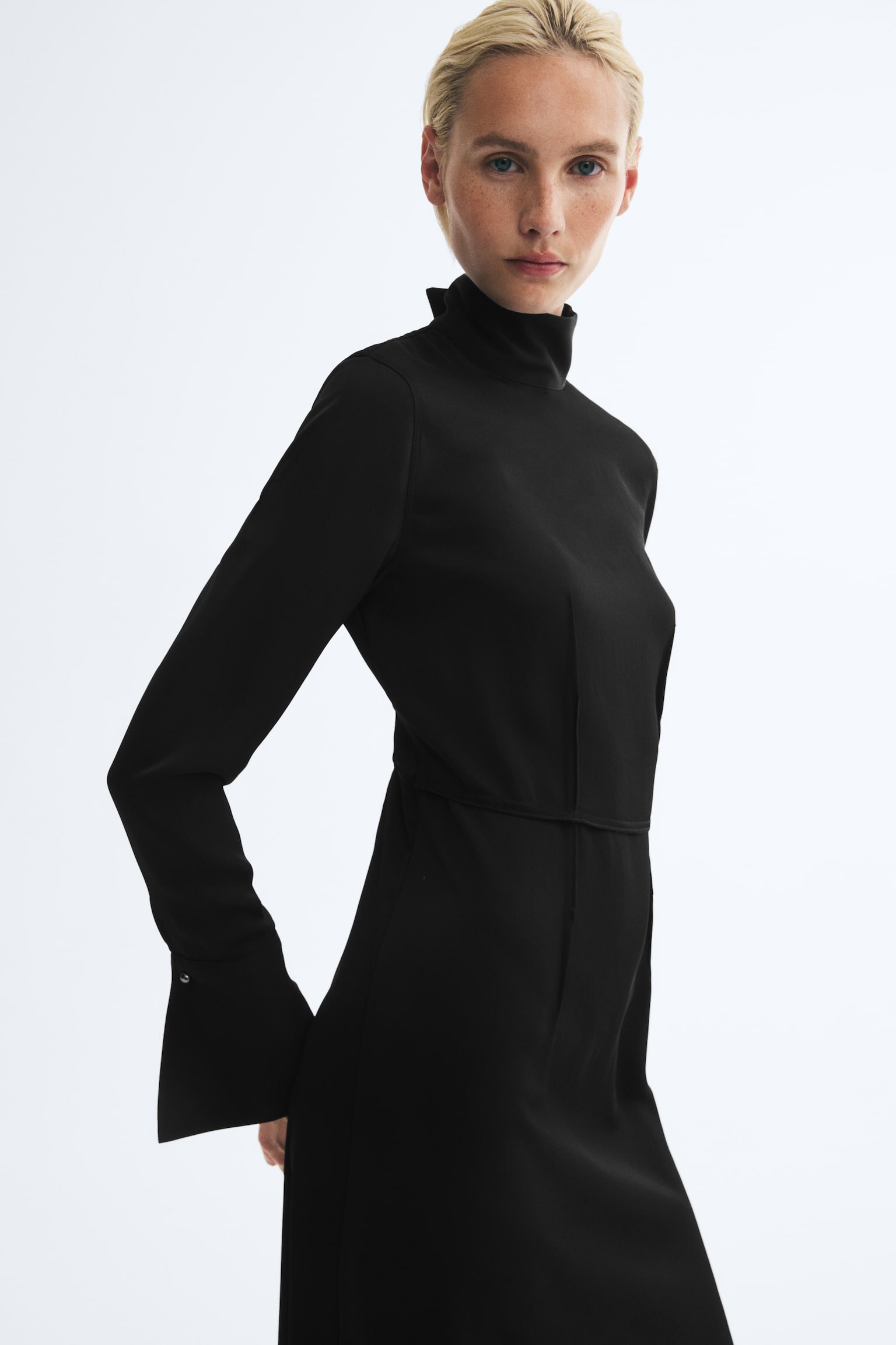 Женское атласное платье H&M из твила с открытой спиной, цвет: Чёрный — фото 6