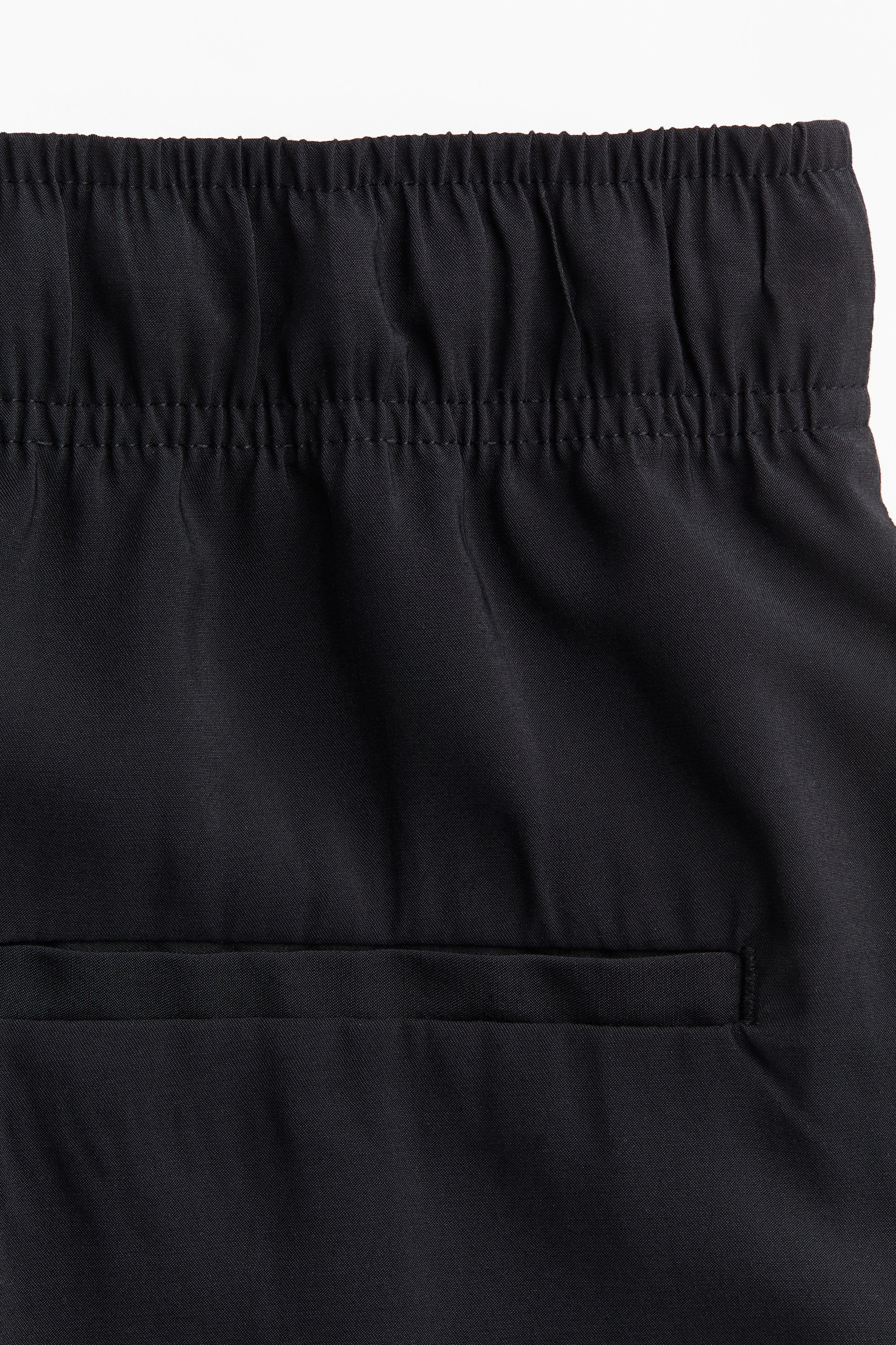 Wide tie-belt trousers