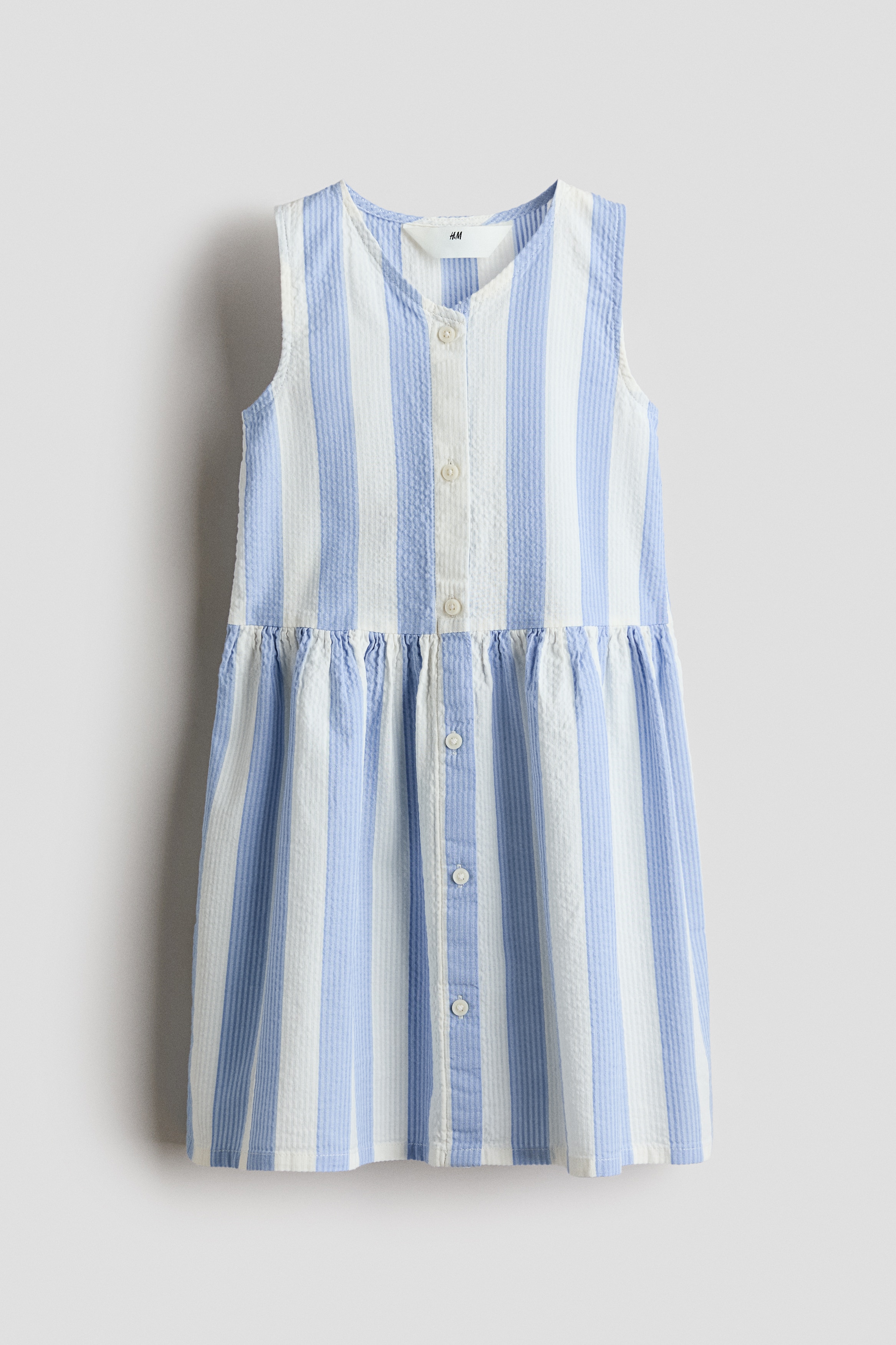 Patterned seersucker dressModel