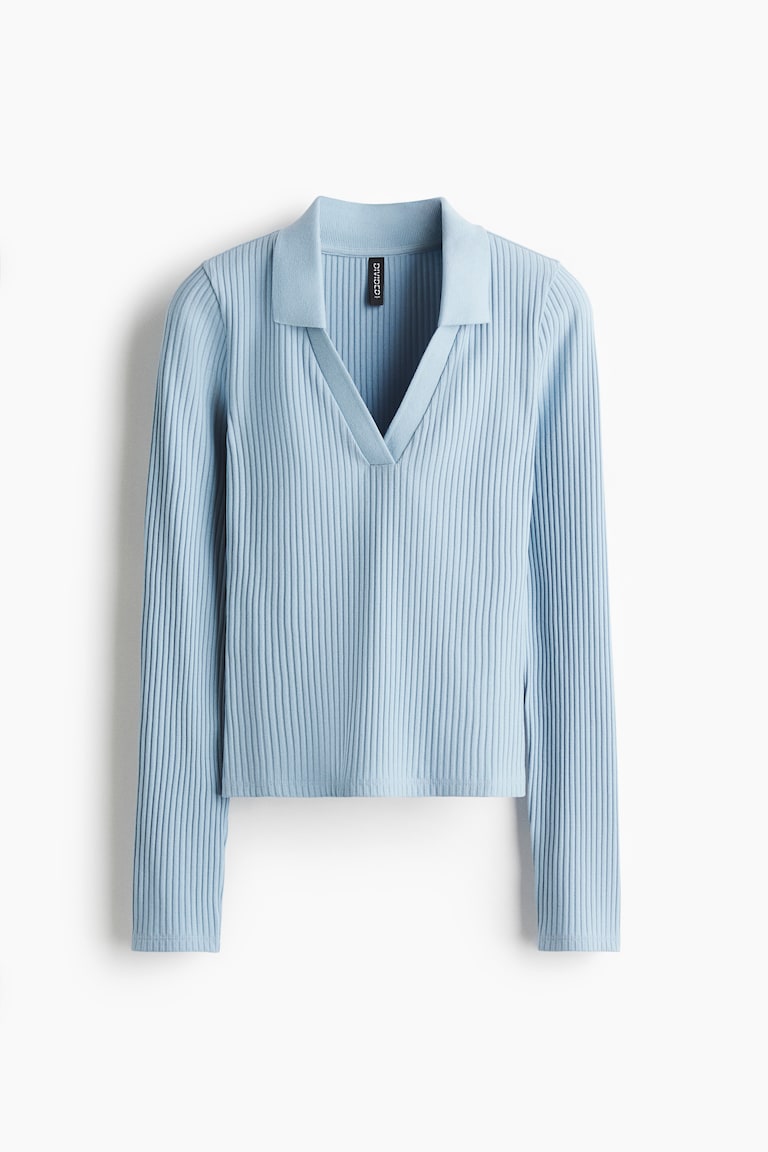 Rebrasta bluza s kragnom