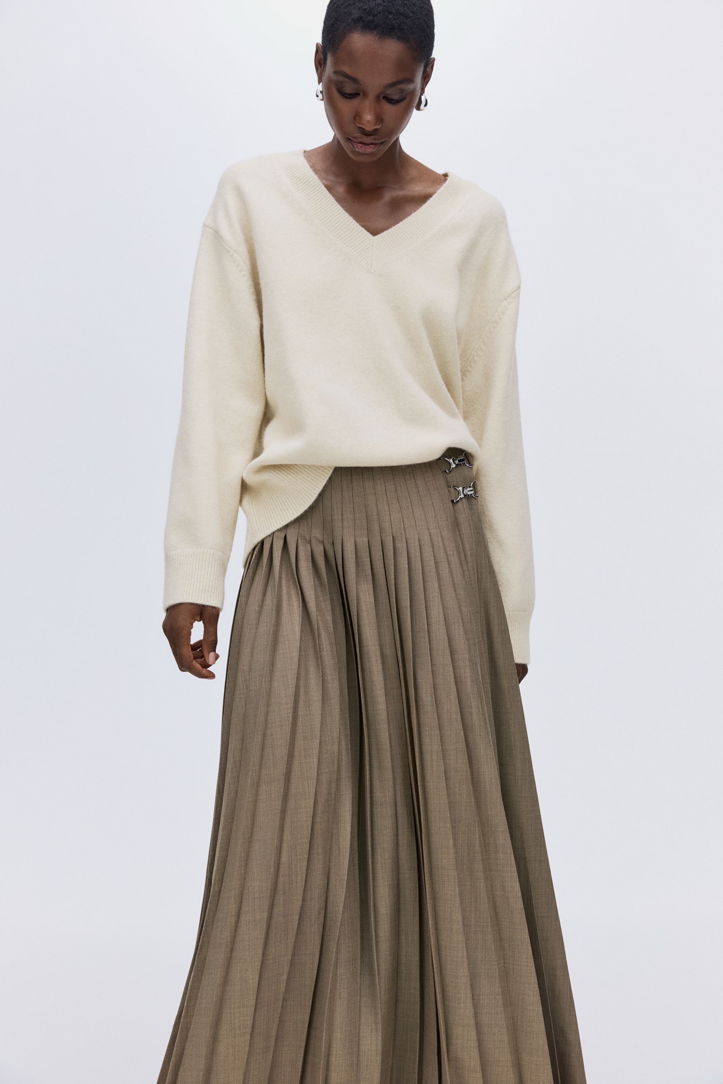 Oversized V-neck jumper