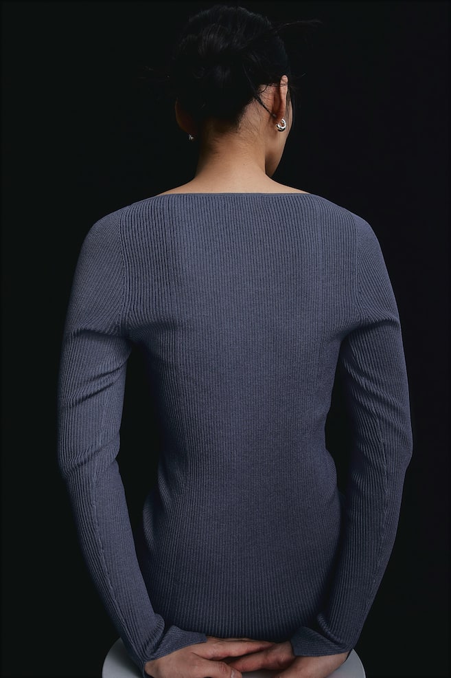 Geripptes Kleid mit Karree-Ausschnitt - Taubenblau - 5