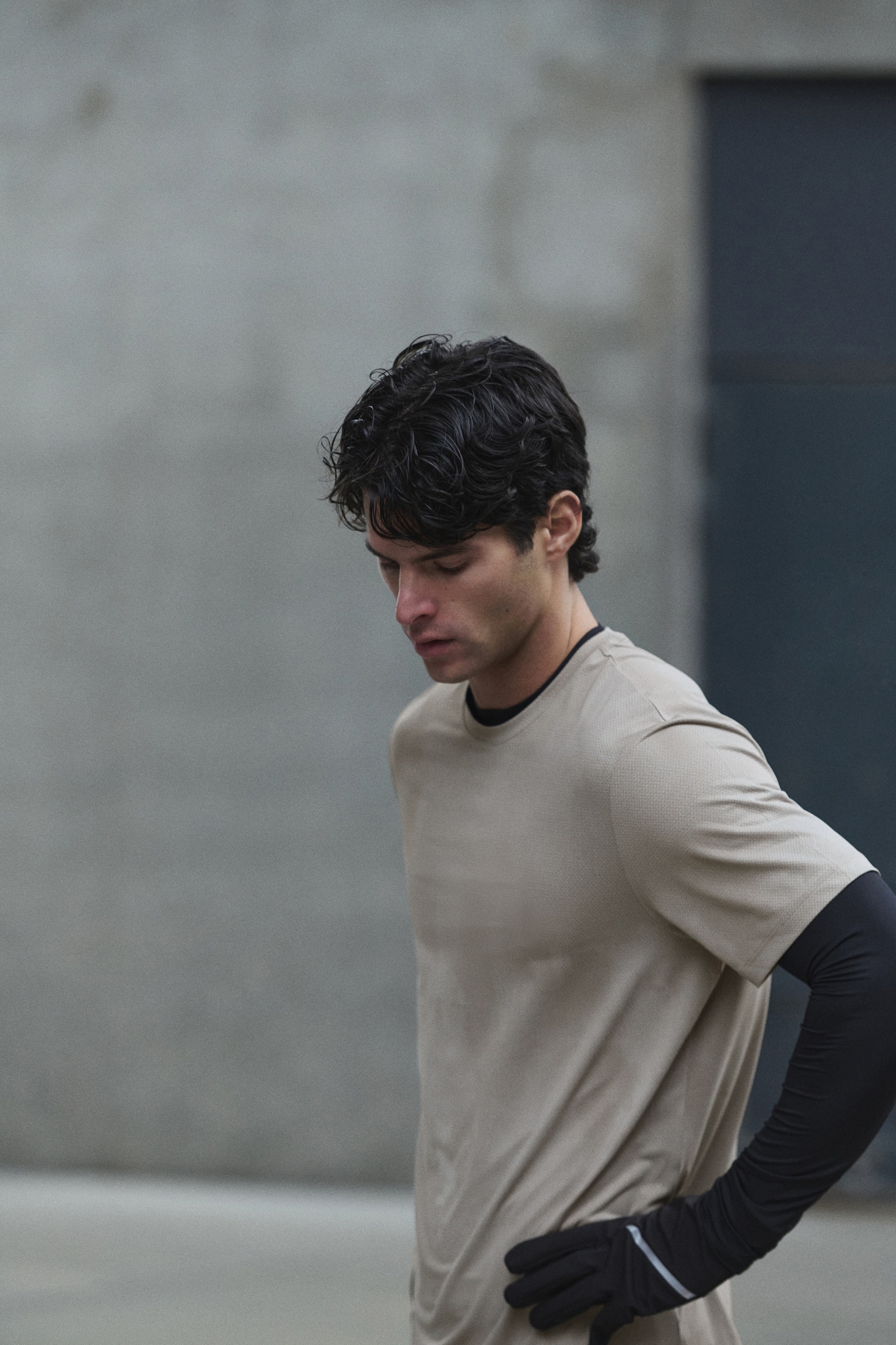 Мужская футболка H&M Move Mesh Sports with DryMove™, цвет: Бежевый — фото 2