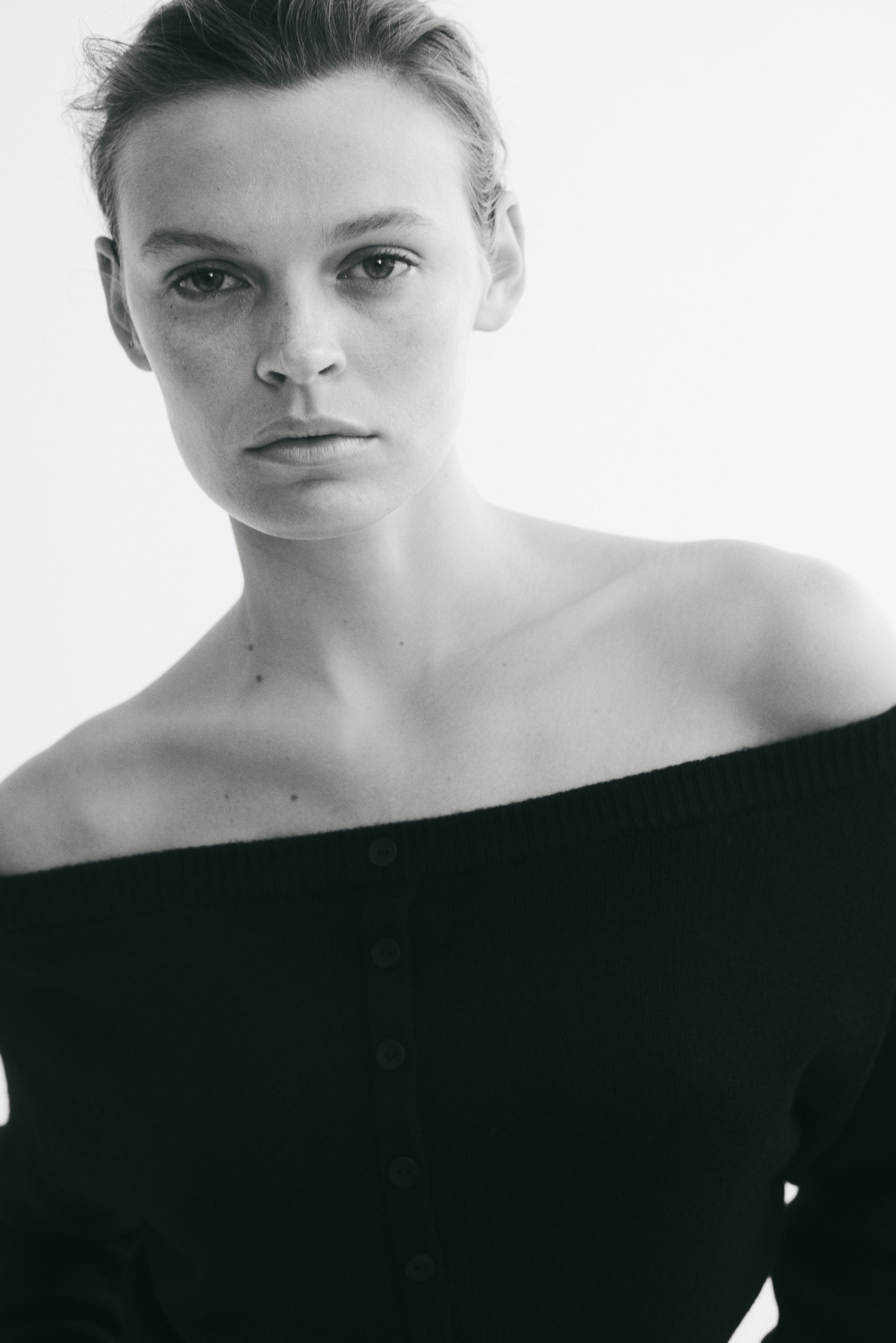 View larger image: Bouclé-knit off-the-shoulder cardigan - Black - Ladies | H&M 1