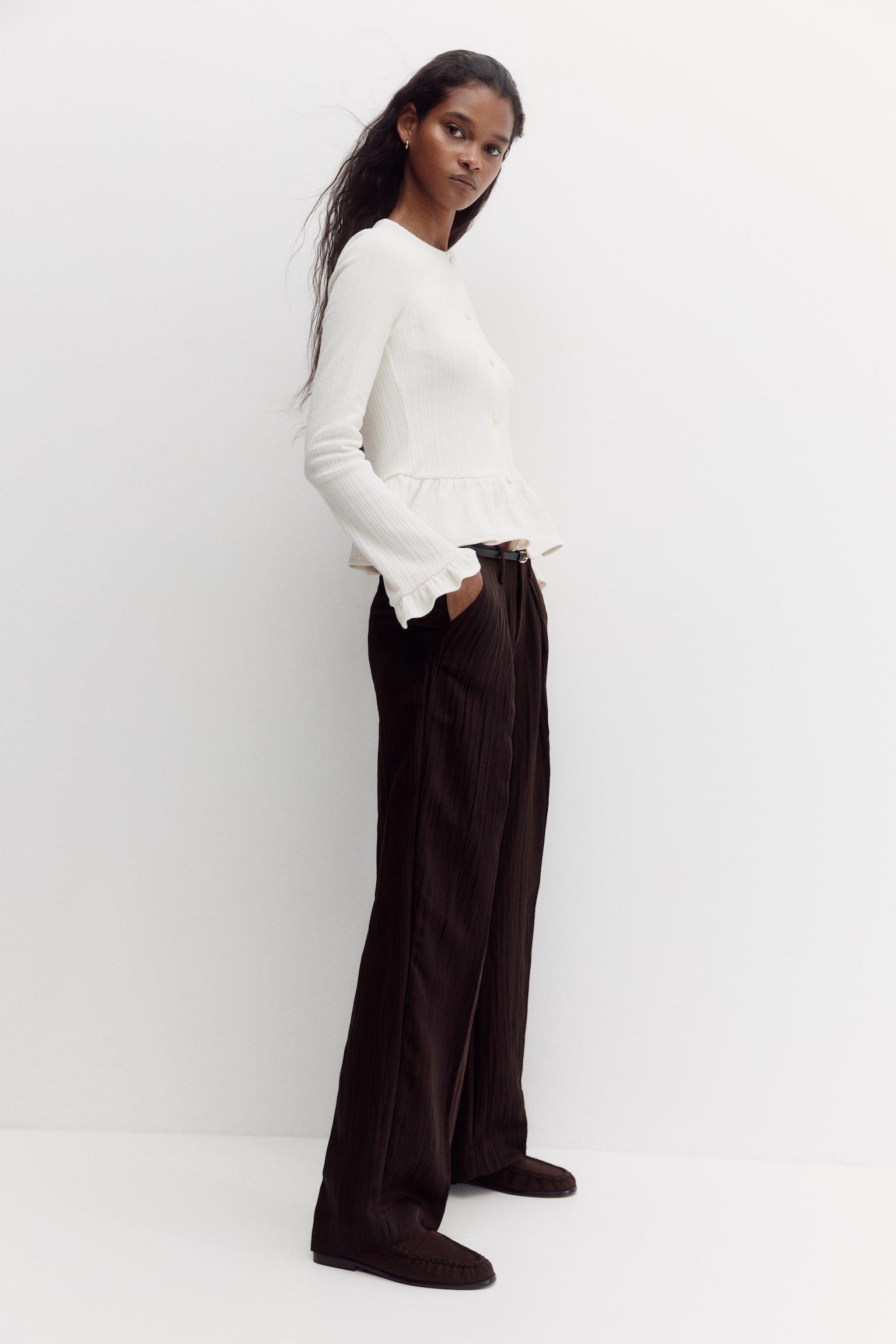 Женские брюки H&M Crinkled Dress Pants, цвет: Тёмный коричневый — фото 3