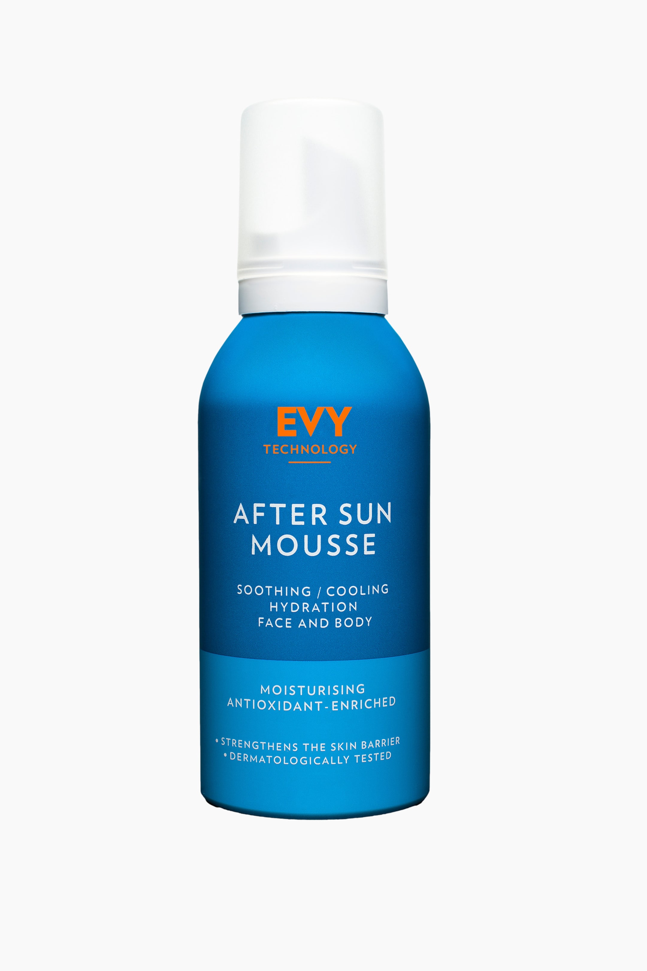 Visa större bild: En EVY Technology After Sun Mousse aerosolburk står upprätt, vänd framåt. Den har en livfull blå kropp med ett mörkare blått band nära botten och en genomskinlig vit kork. Etiketten visar 'EVY TECHNOLOGY' i orange och 'AFTER SUN MOUSSE', 'SOOTHING / COOLING HYDRATION FACE AND BODY' samt 'MOISTURISING ANTIOXIDANT-ENRICHED' i vit text.