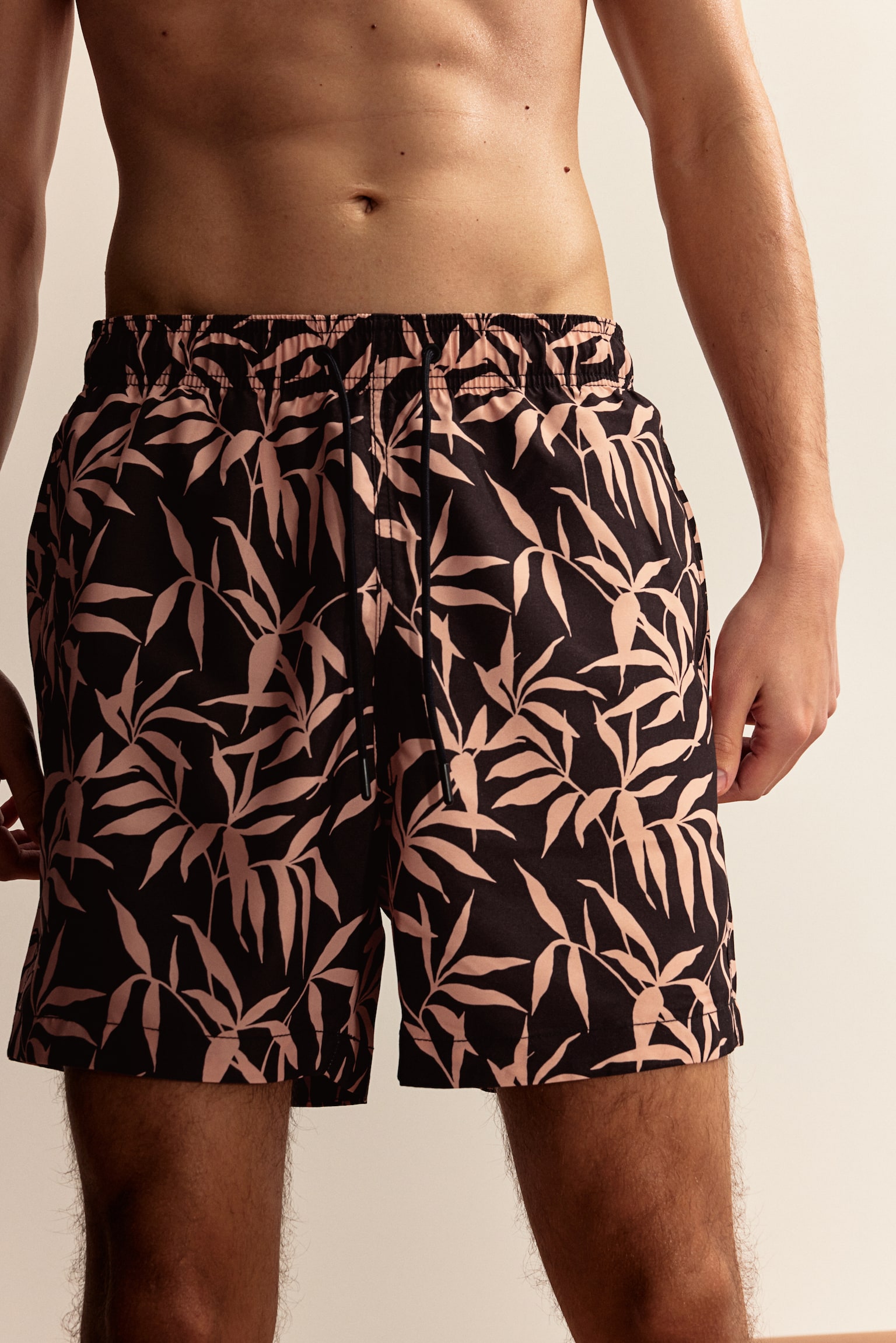 Patterned swim shorts - Brown/Leaf-patterned/Light blue/Patterned/Black/Leaf-patterned/Dark blue/Patterned/Black/Palm trees/Light blue/Patterned/Beige/Patterned/Purple/Leopard print/Light blue/Patterned/Grey/Striped/Light blue/Leopard print/Light blue/Patterned/Beige/Striped/Green/Striped/Pink/Patterned - 3