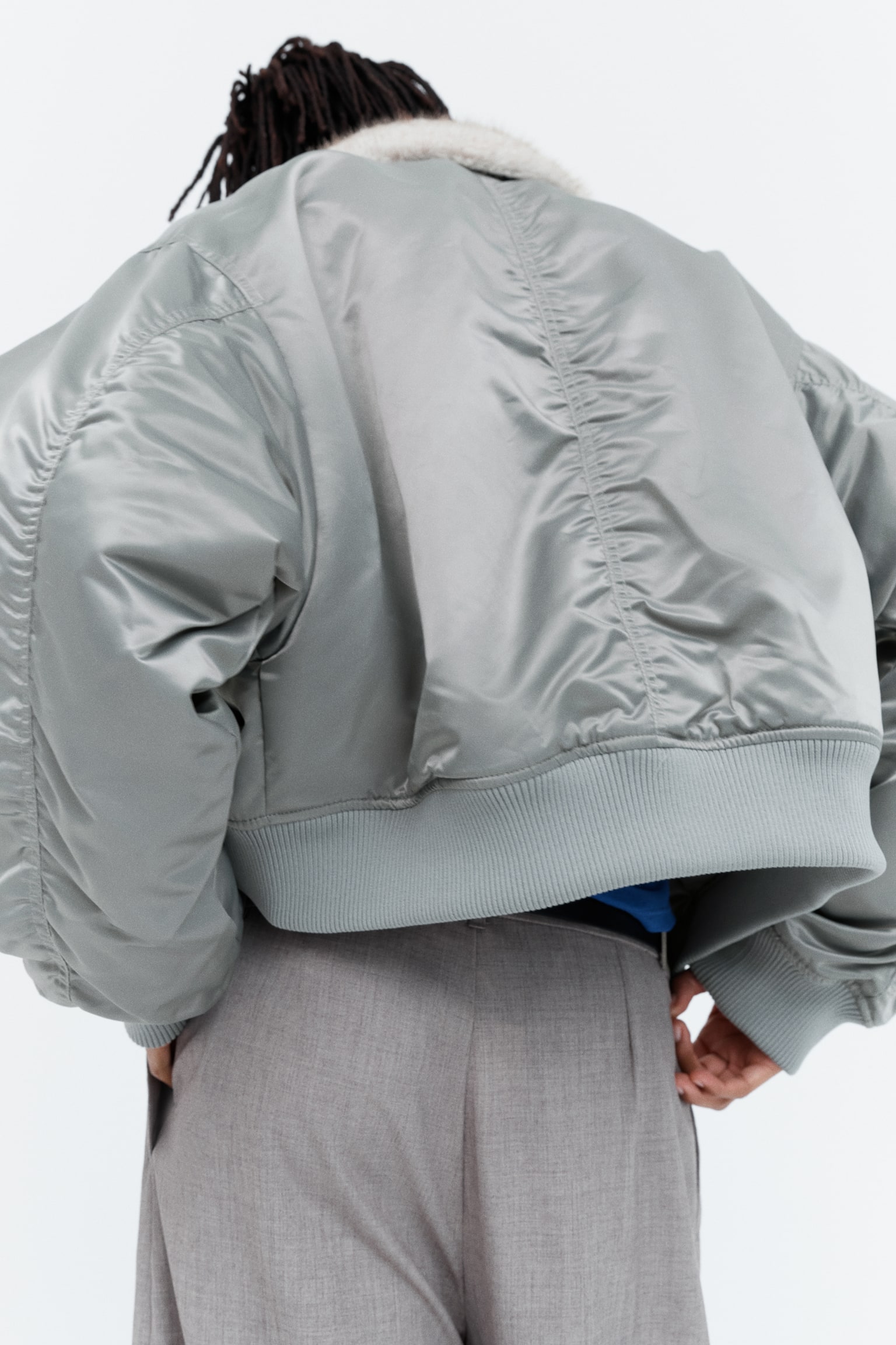 Женская куртка H&M Oversized Bomber Jacket with Fluffy Collar, цвет: Серый — фото 5