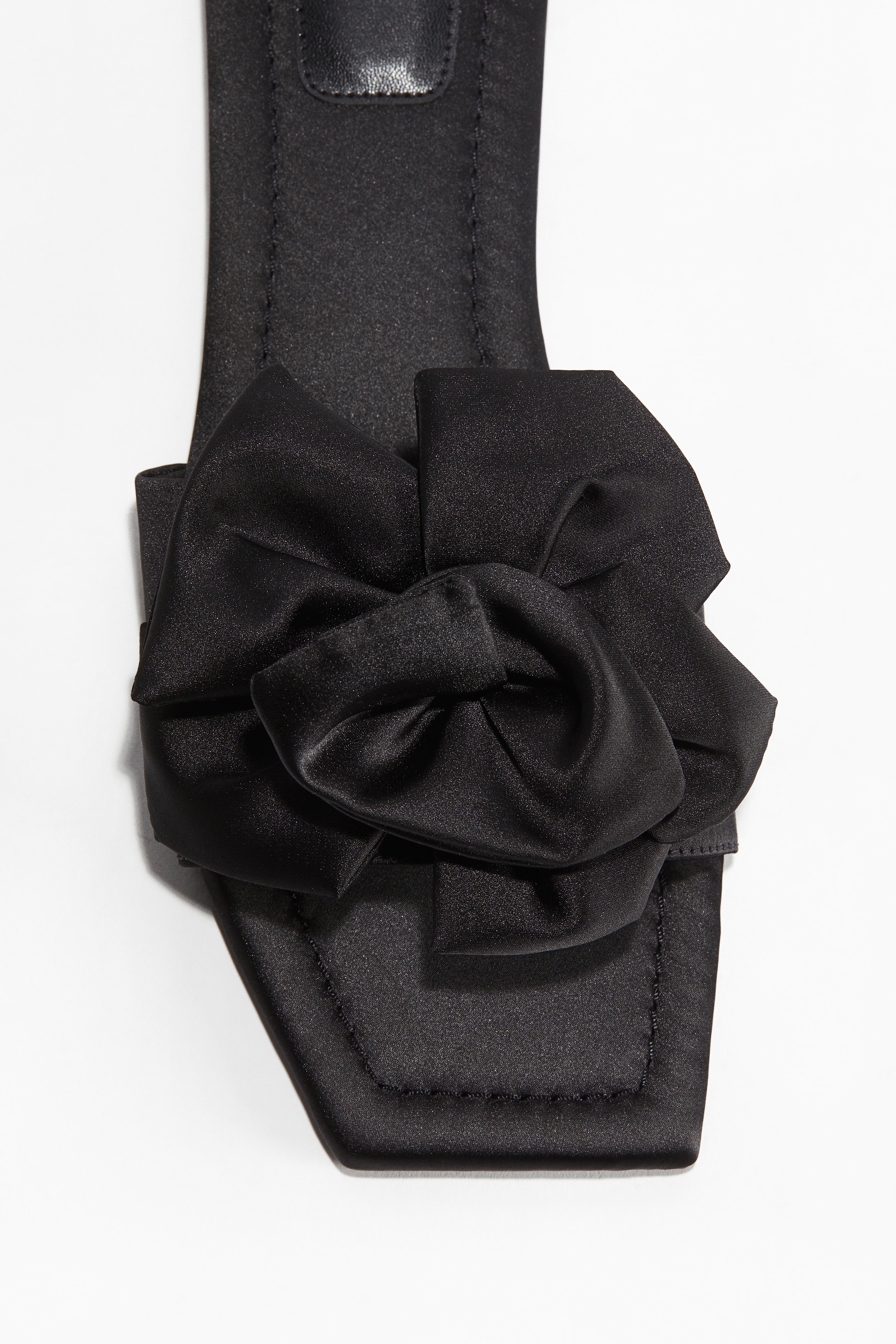 Appliquéd satin sandals - Black/Beige/Red