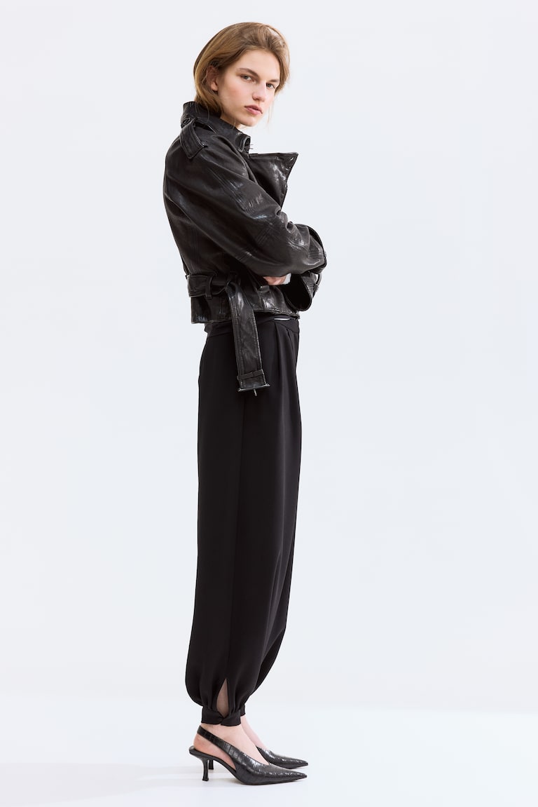 Pantalone balon kroja s faltama