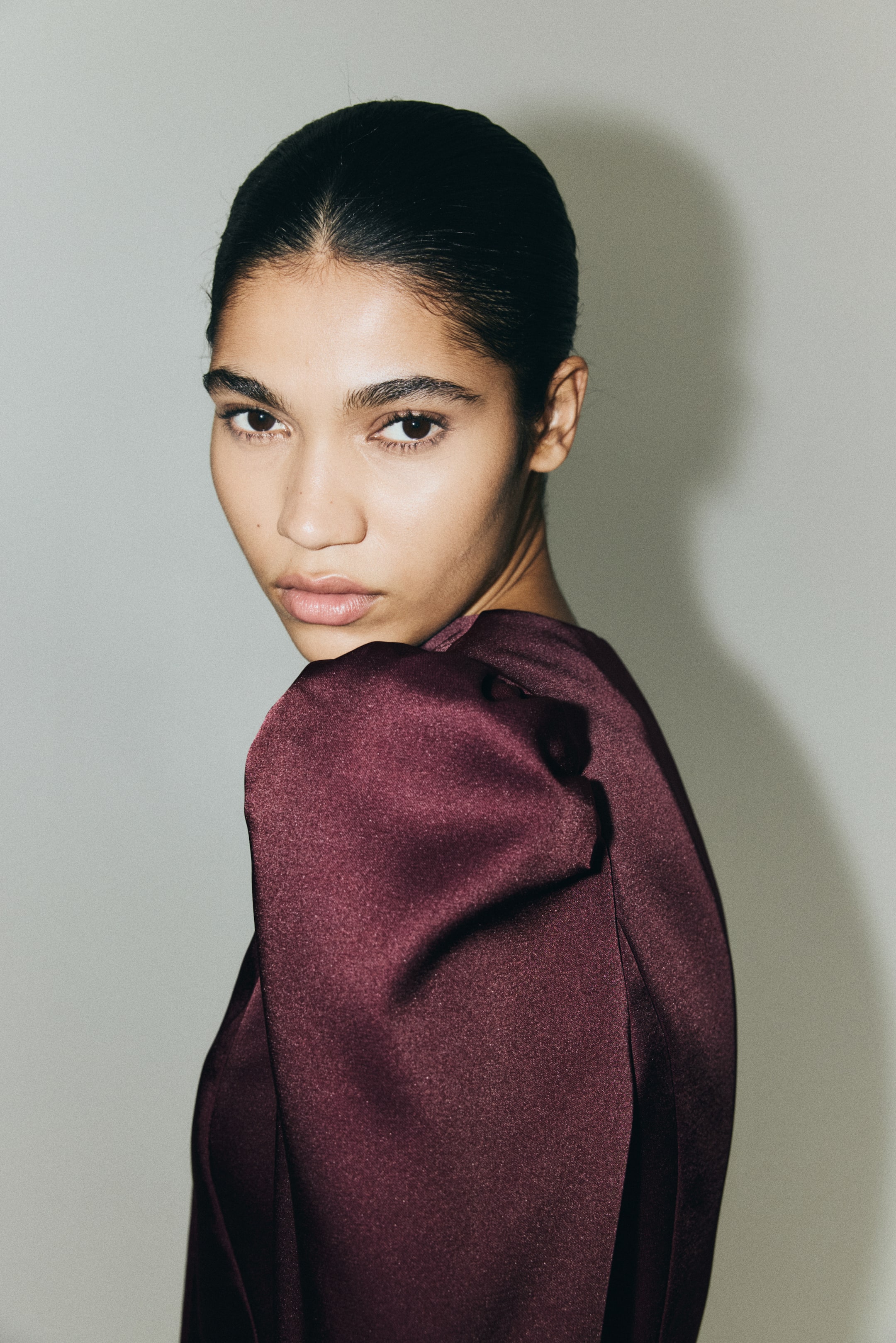 Visualizza immagine più grande: Puff-sleeved blouse - Bordeaux - DONNA | H&M IT 1