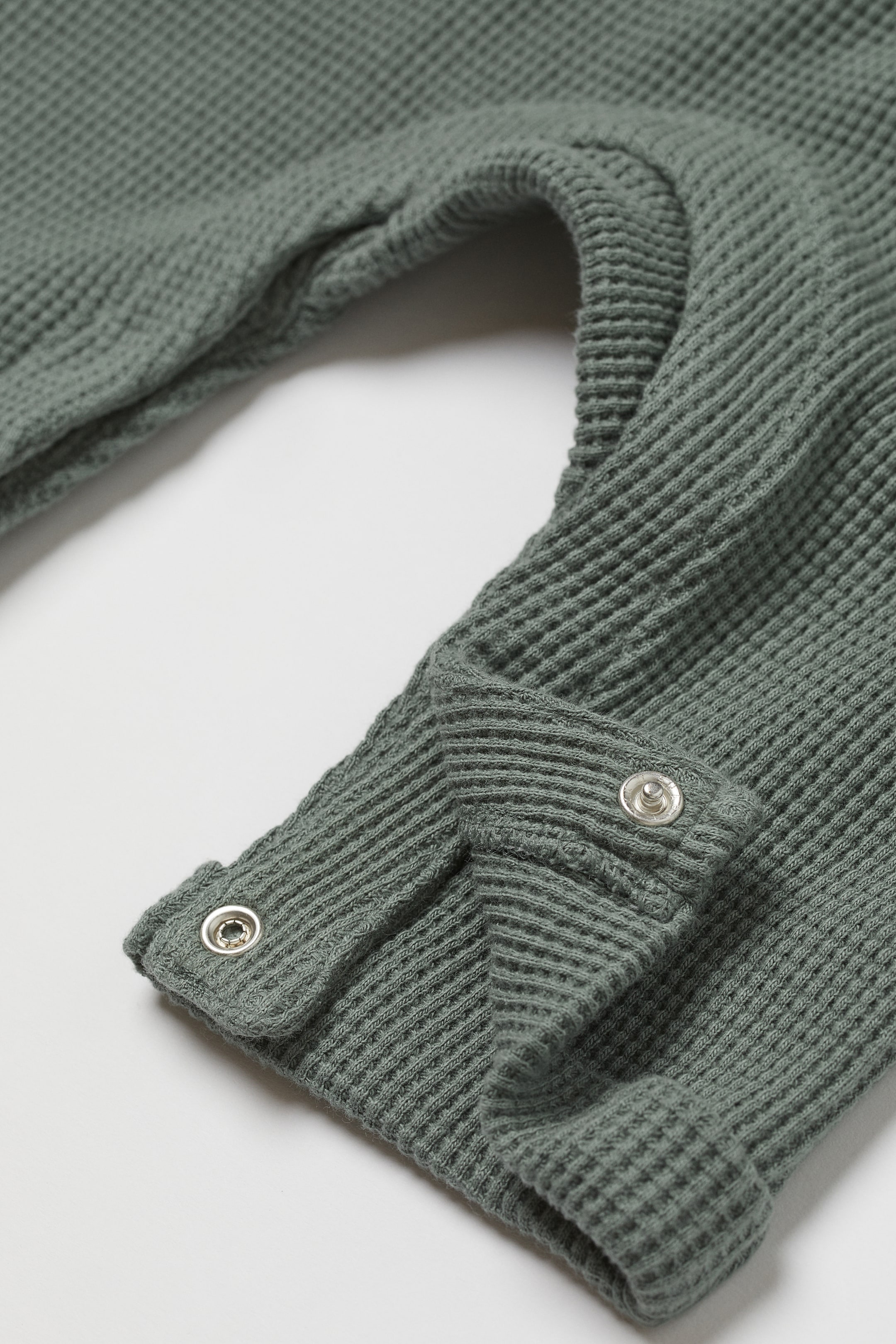 Grotere afbeelding bekijken: Katoenen kruippakje - Donker nevelgroen - KINDEREN | H&M BE 2