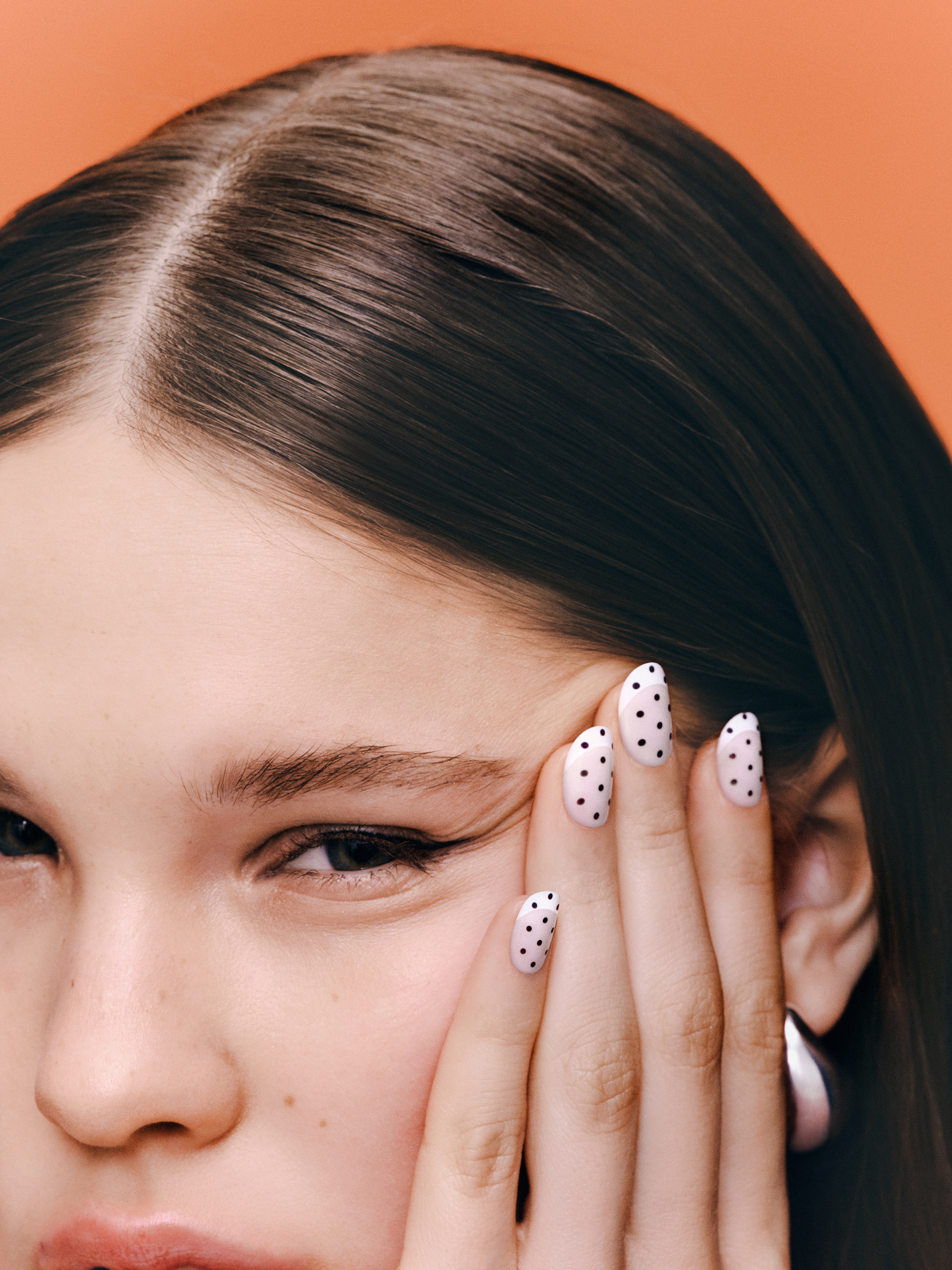 Uñas postizas adhesivas - Oval Short Mocha Dots/Almond Medium Sugar Glaze