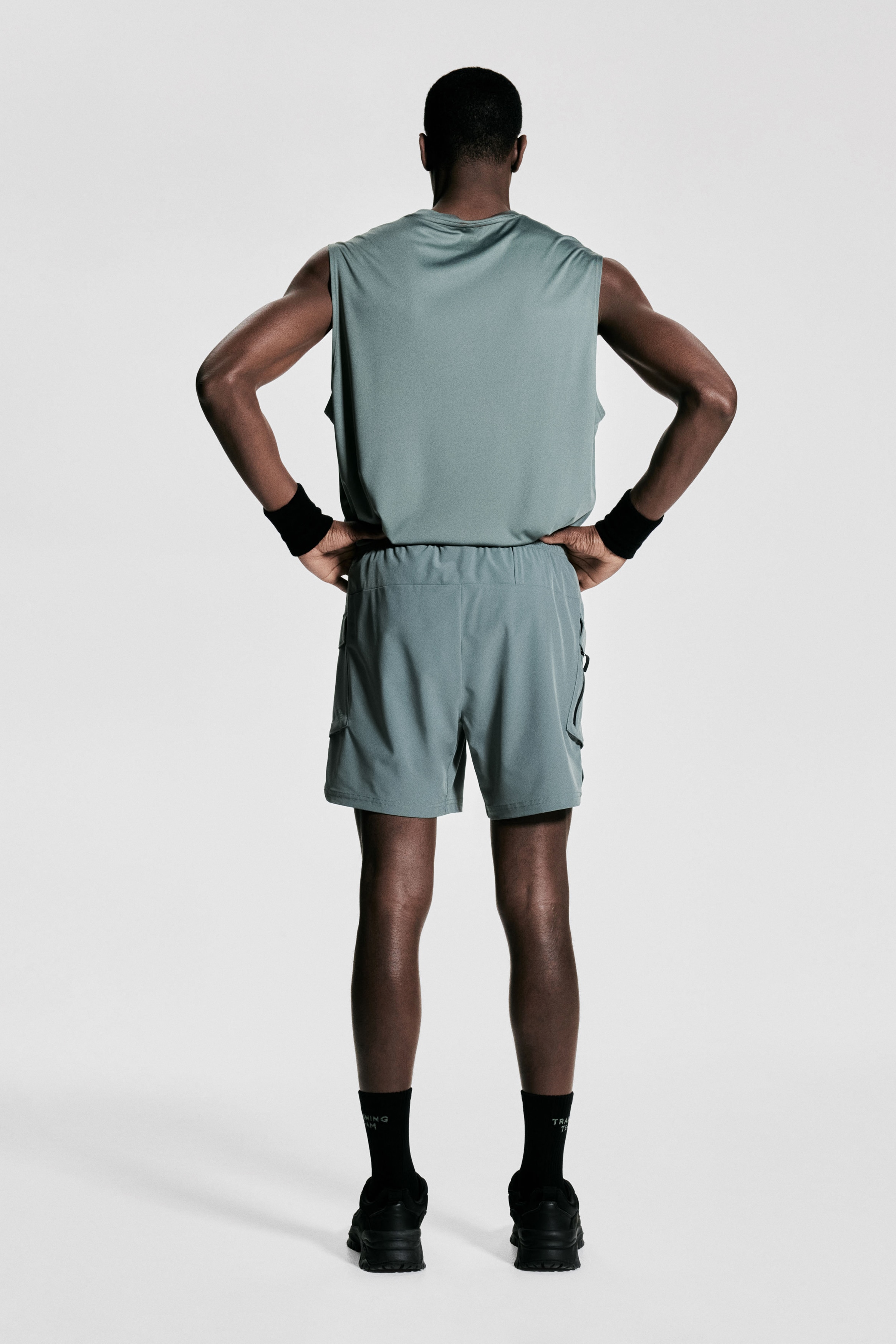 ミッドレングスカーゴスポーツショートパンツ DryMove