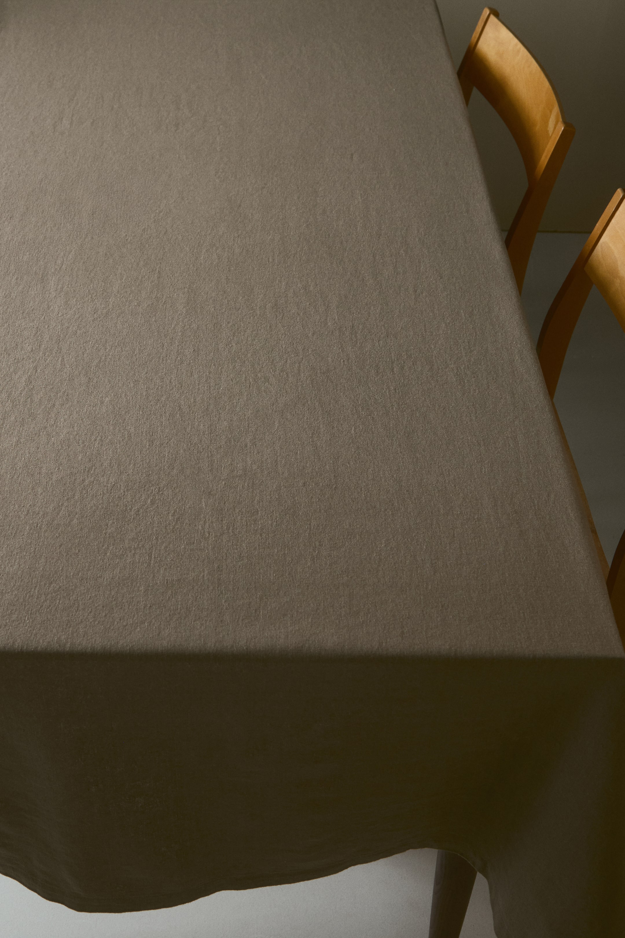 拡大画像を表示: Linen-blend tablecloth - モール - Home All | H&M JP 1