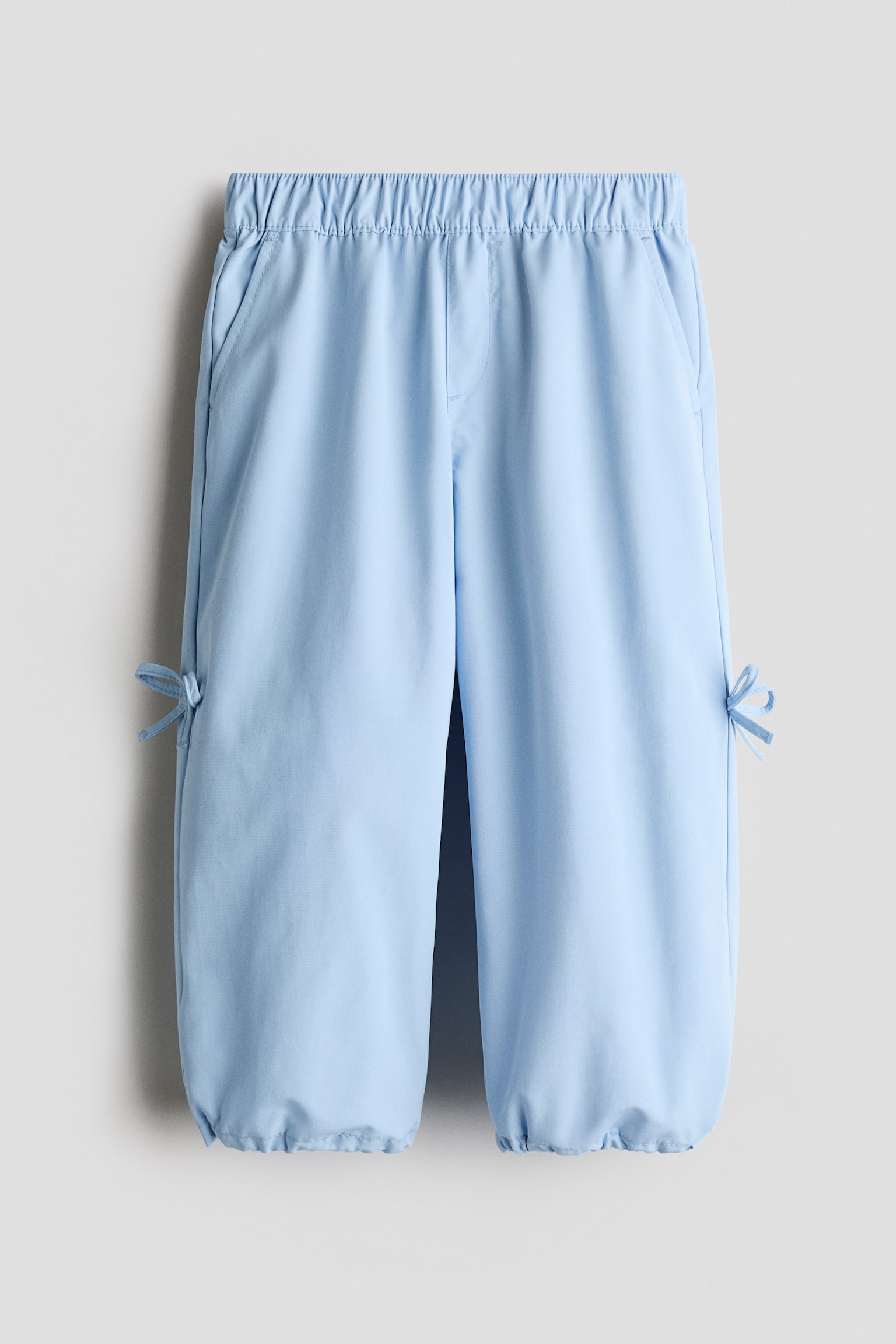 Quần jogger bóng bay có nơ