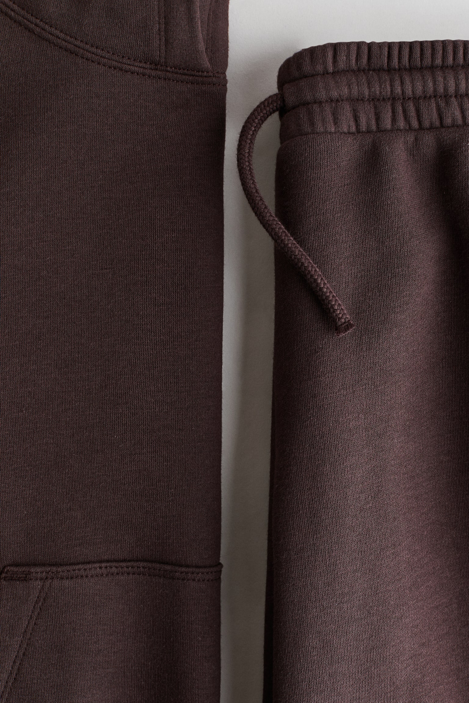 Детский комплект H&M 2-Piece Brushed-Inside Sweatshirt and Joggers Set, цвет: Тёмный коричневый — фото 2
