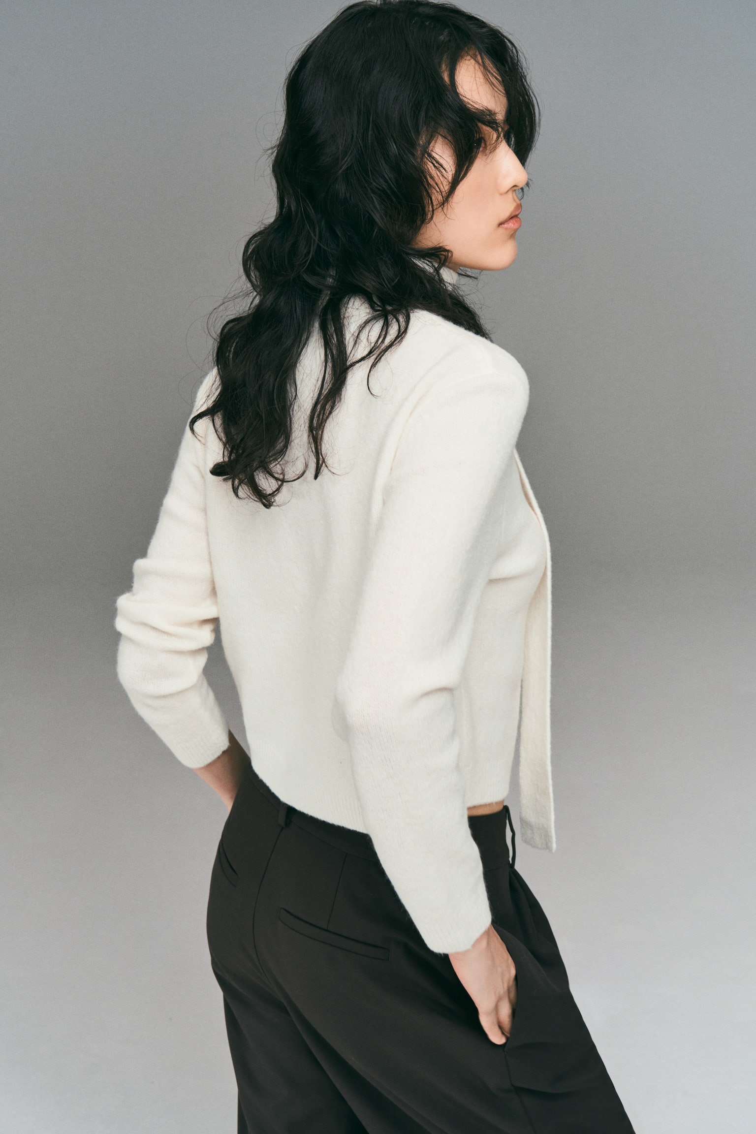 스카프 칼라 스웨터 - 화이트 - 3