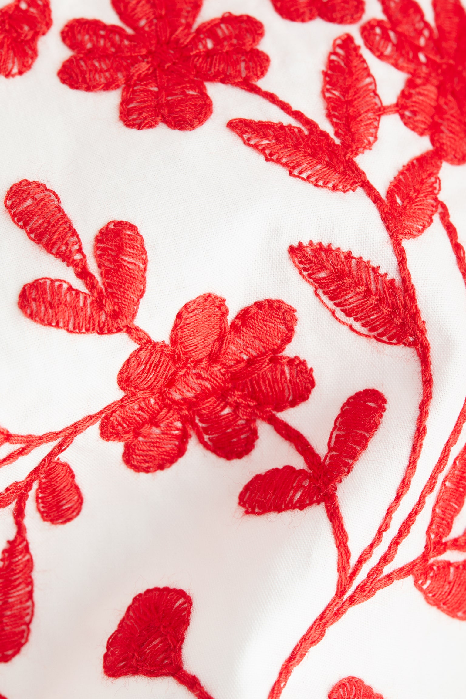 İşlemeli ve Pamuklu Bluz - Beyaz/Kırmızı çiçekli/Beyaz/Mavi çiçekli - 4